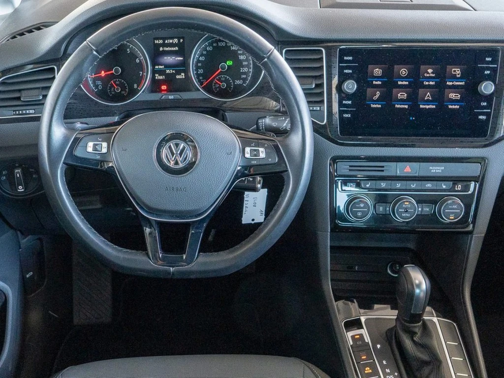 Volkswagen-Golf Sportsvan-image-8