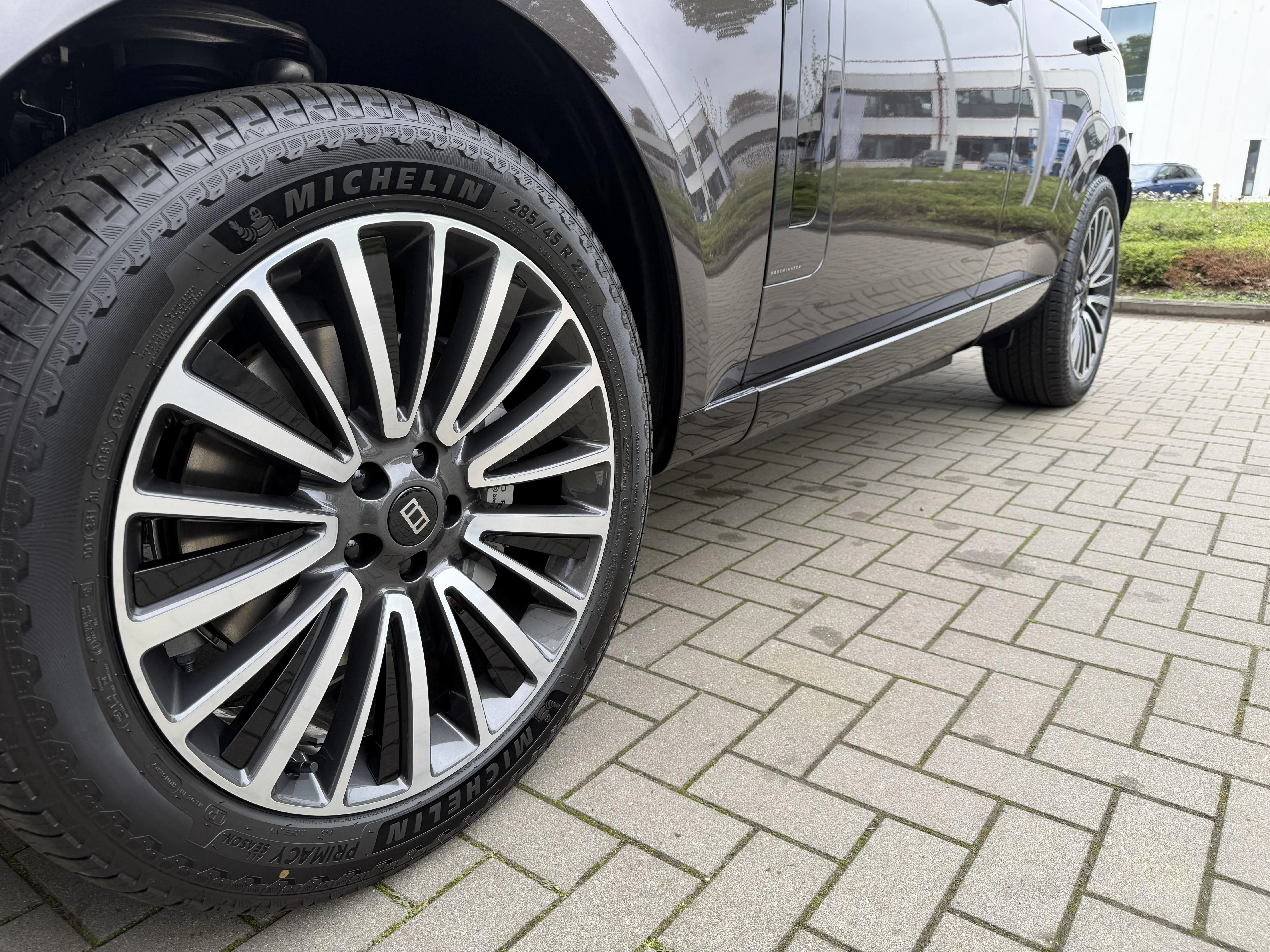 Land Rover-Range Rover-image-36