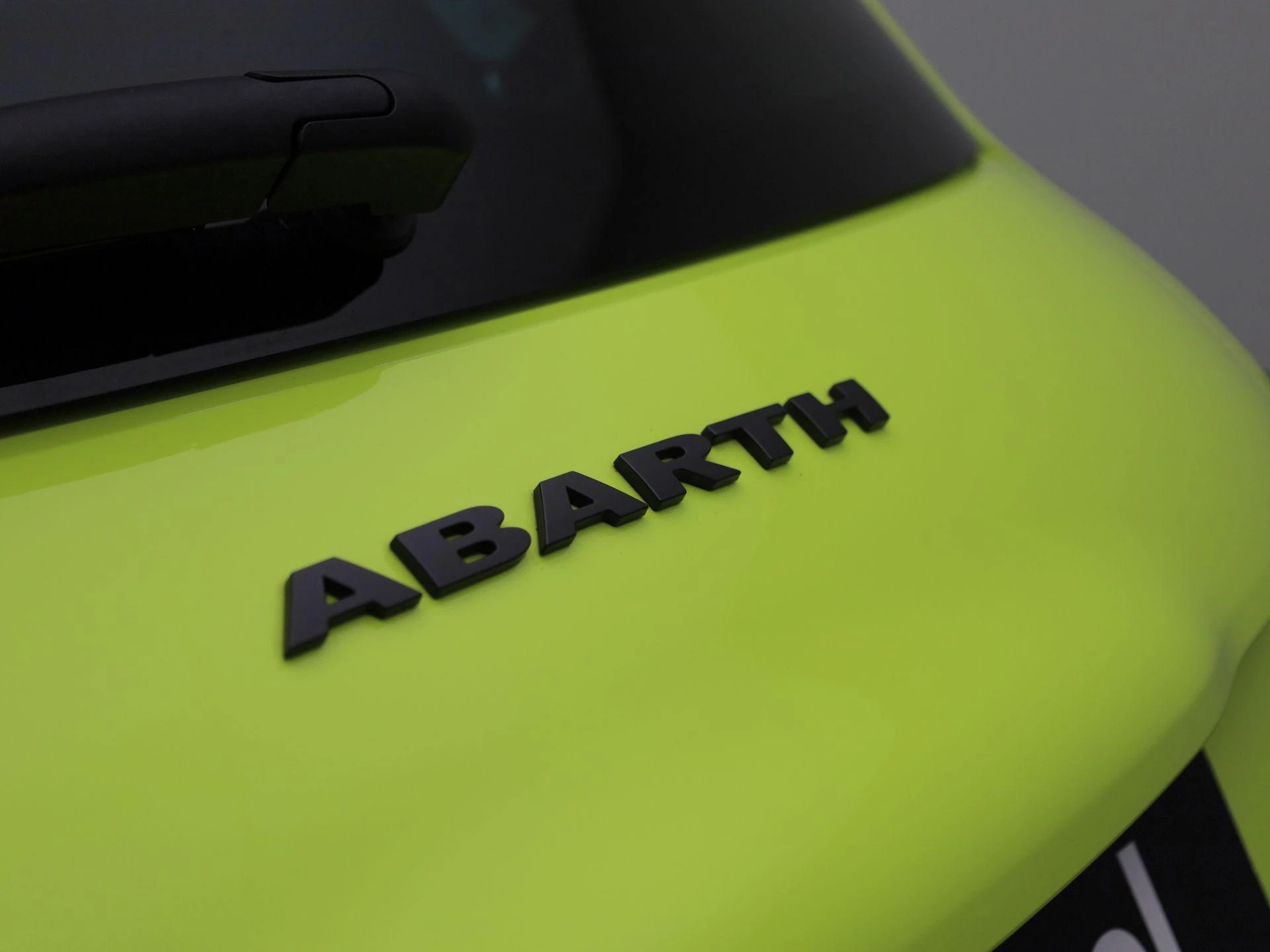 Abarth-500e-image-33