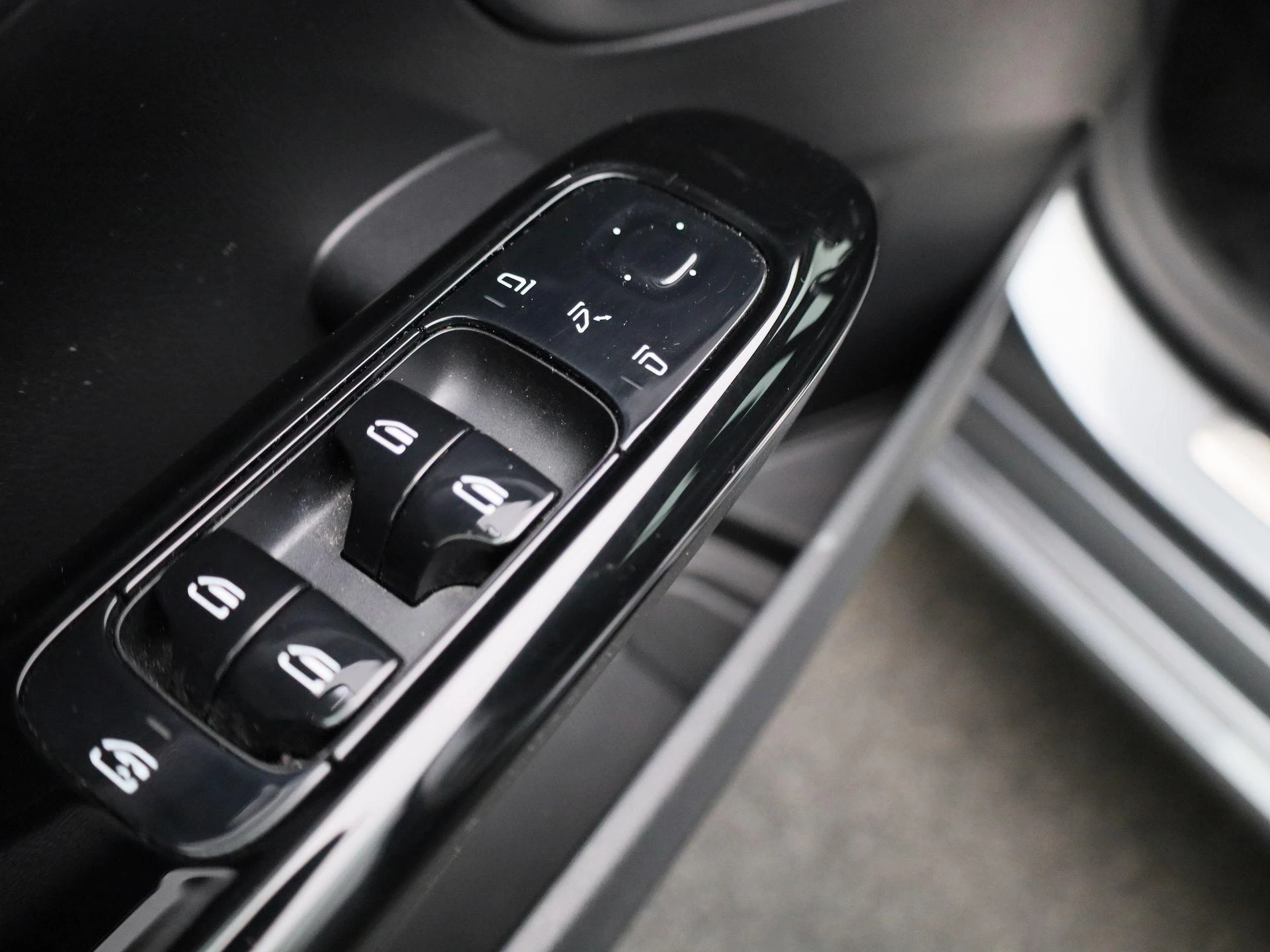 Mercedes-Benz-C-Klasse-image-29