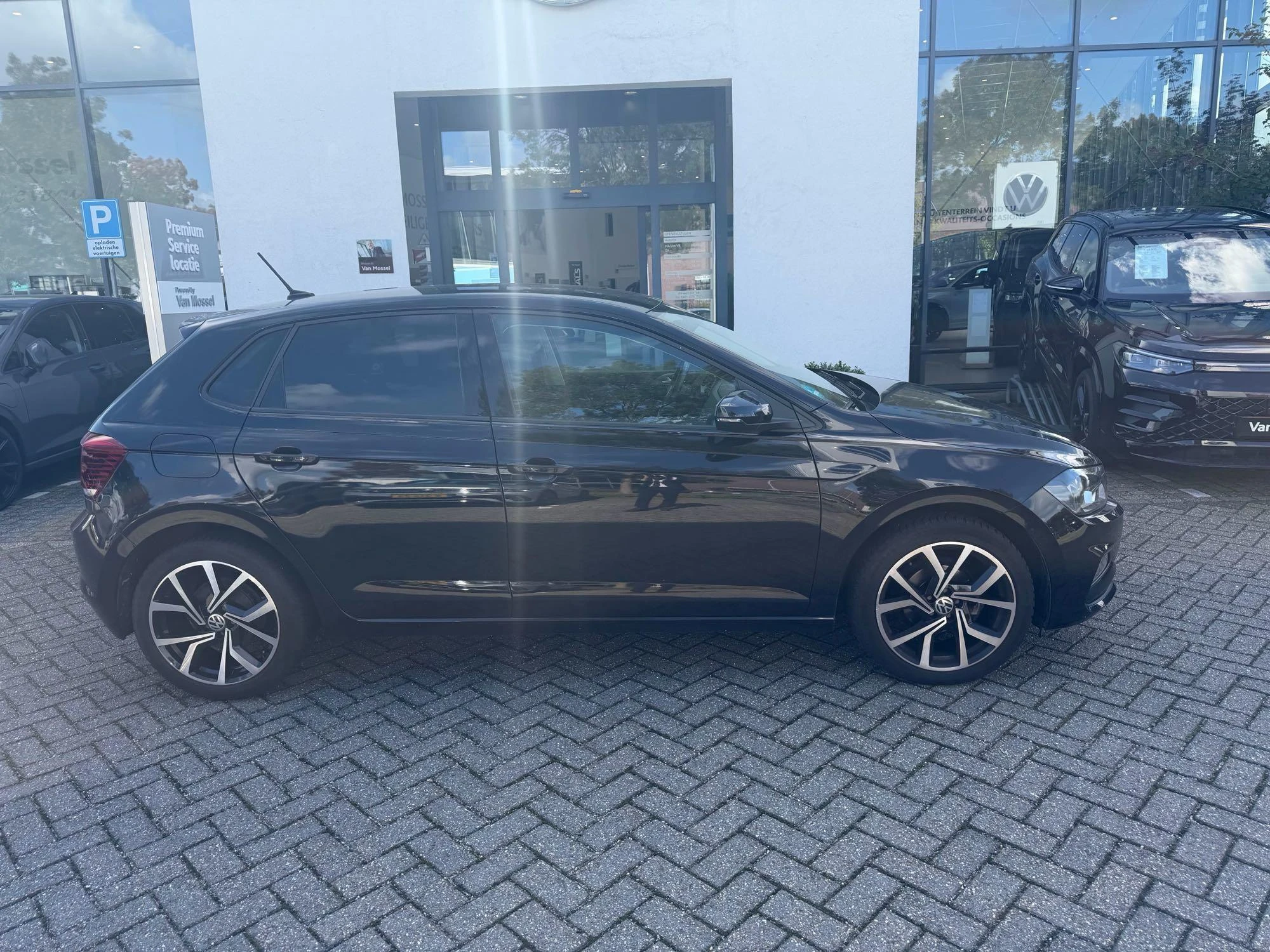 Volkswagen-Polo-image-2