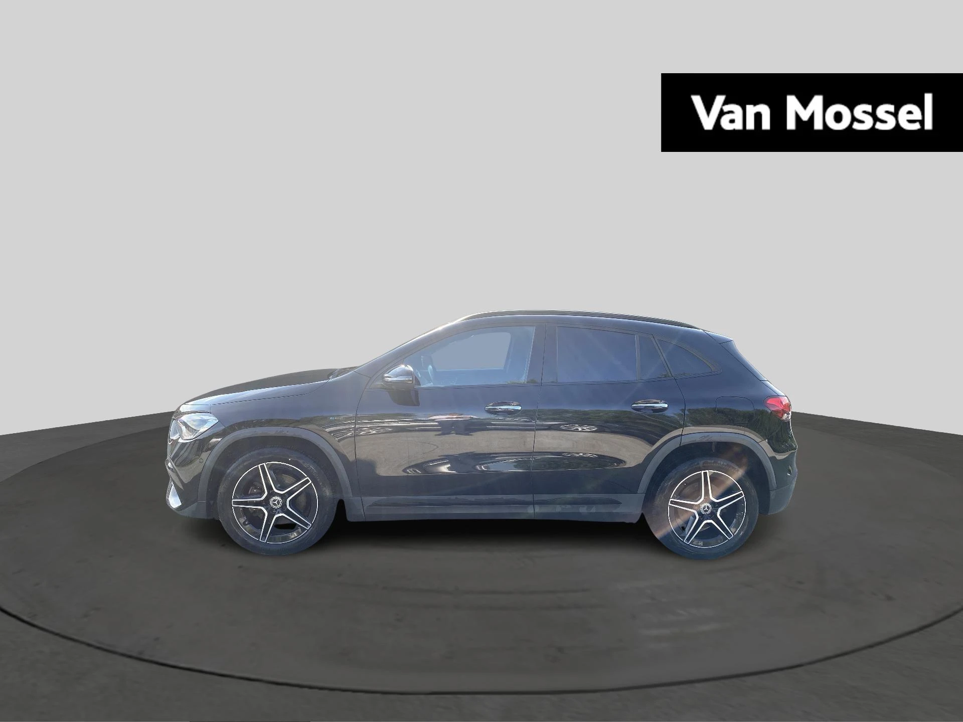 Mercedes-Benz-GLA-image-1