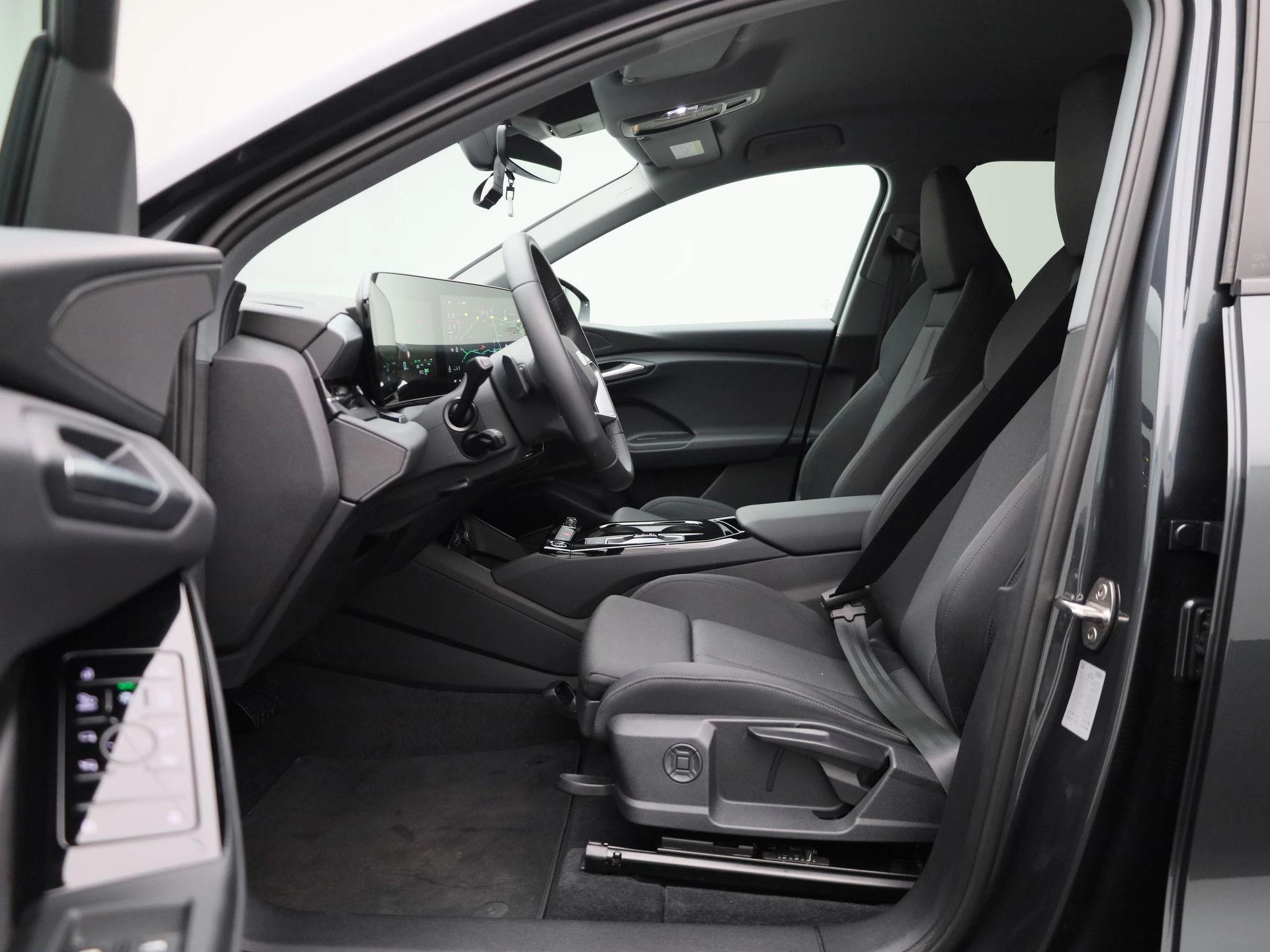 Audi-Q6 e-tron-image-10