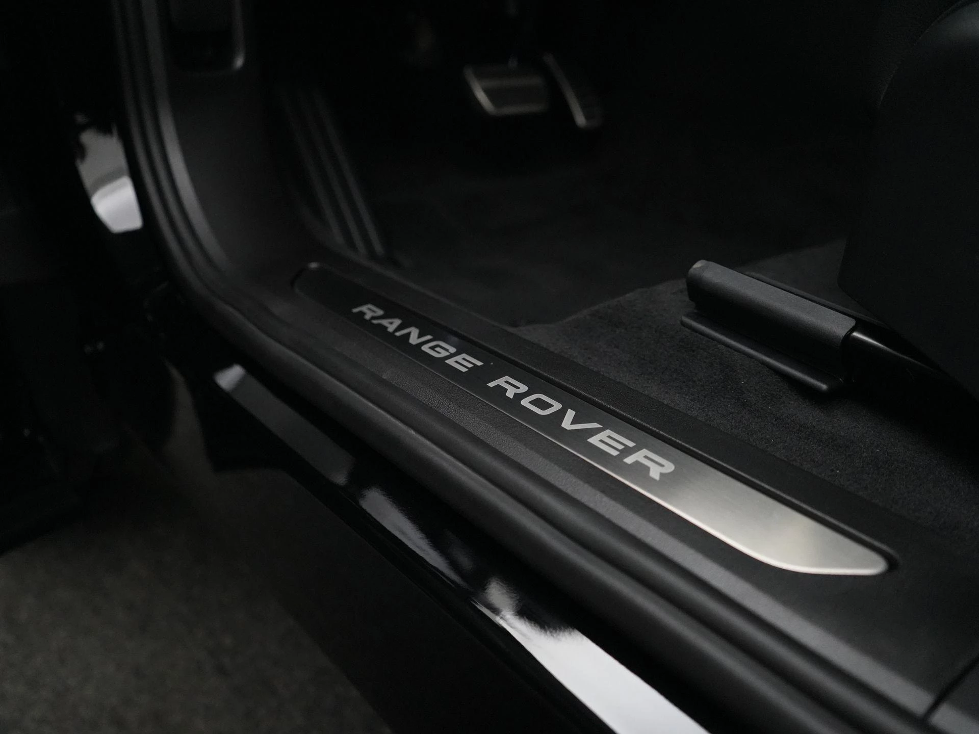 Land Rover-Range Rover Evoque-image-35