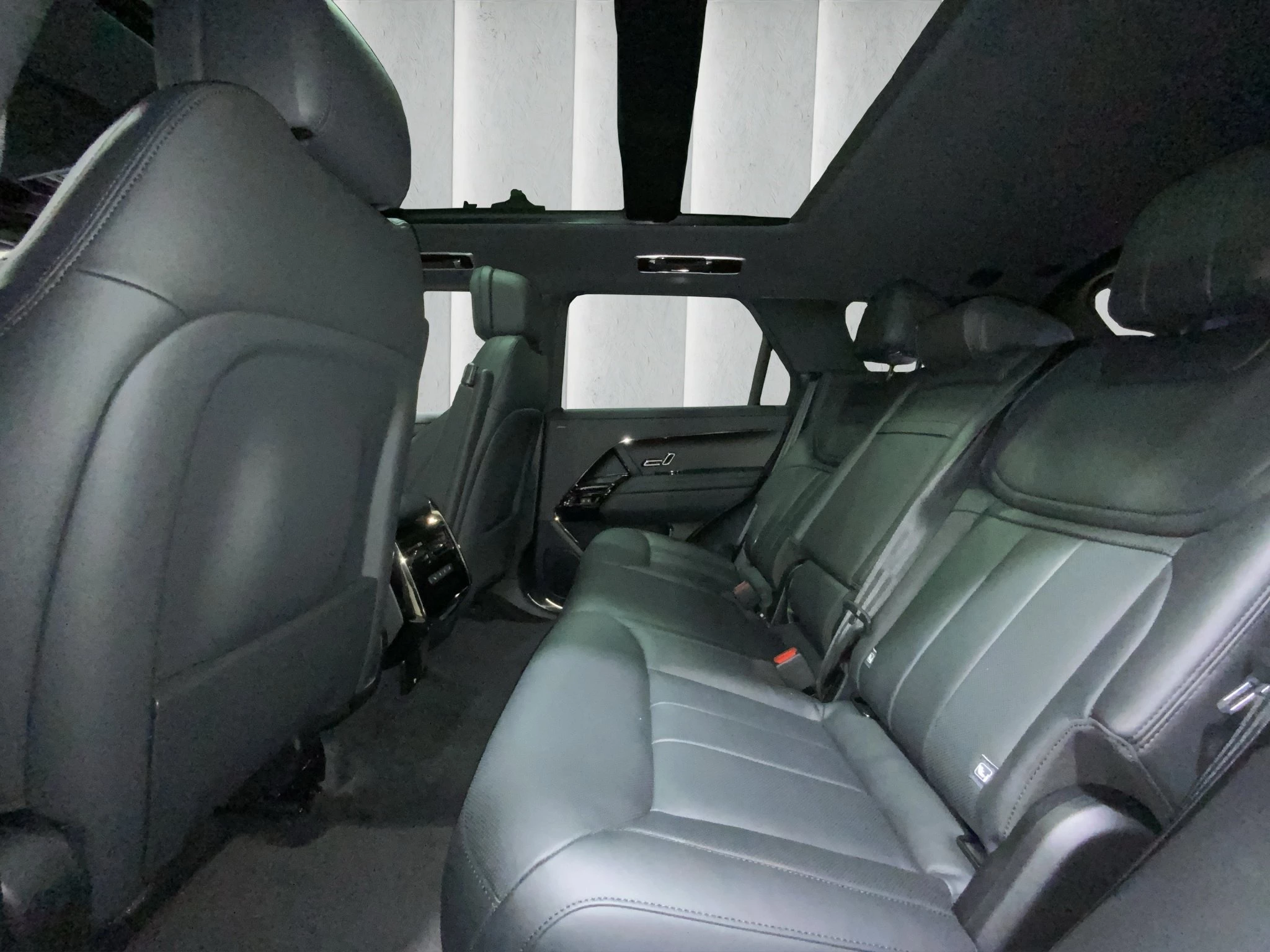 Land Rover Range Rover Sport DYNAMIC SE 3.0 P460e PHEV AWD Automatik Geländewagen. 338 kW. 5-türig