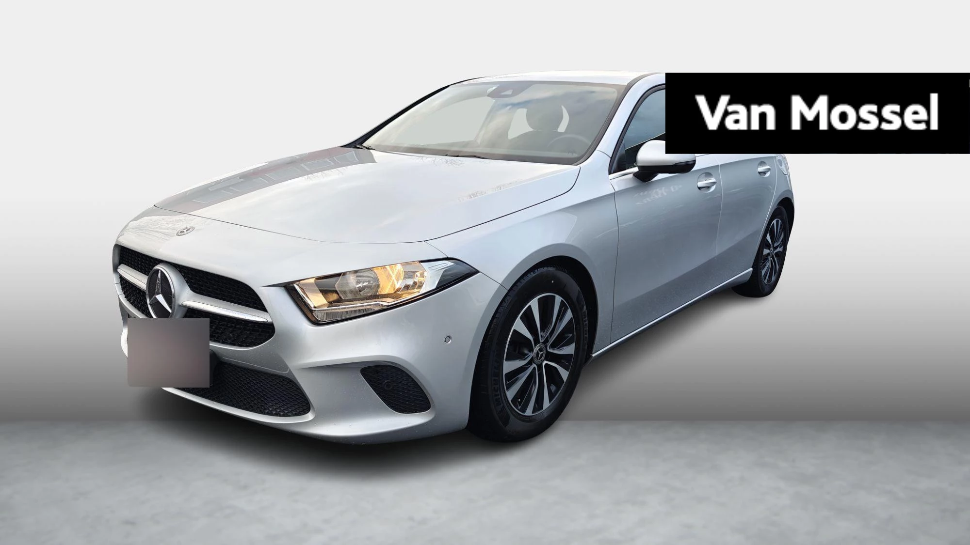 Mercedes-Benz-180 d Business Solution-image-0
