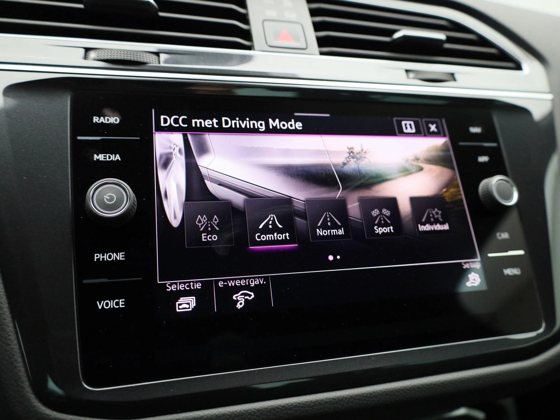 Volkswagen-Tiguan-image-34
