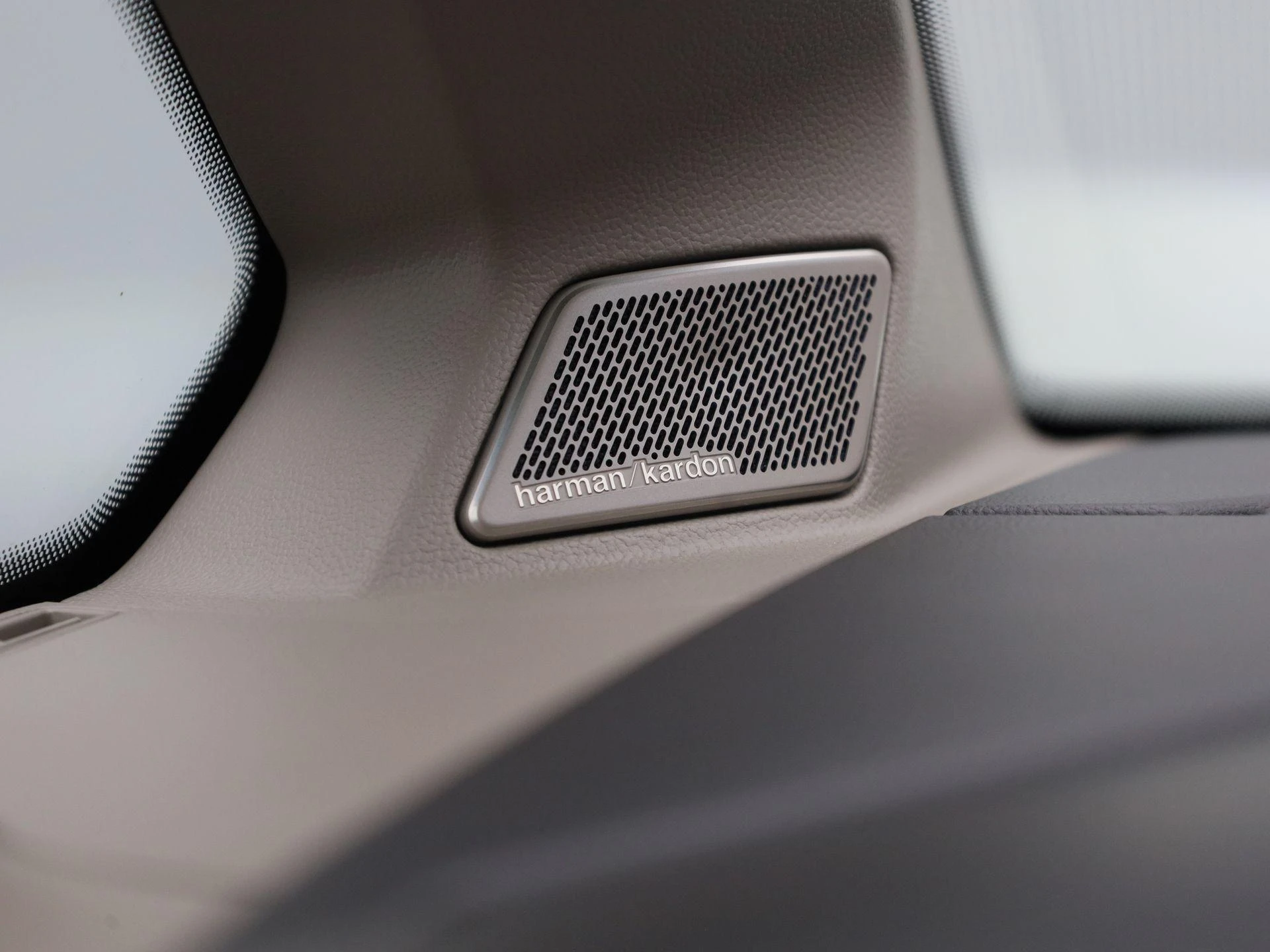 Volkswagen-Multivan-image-27