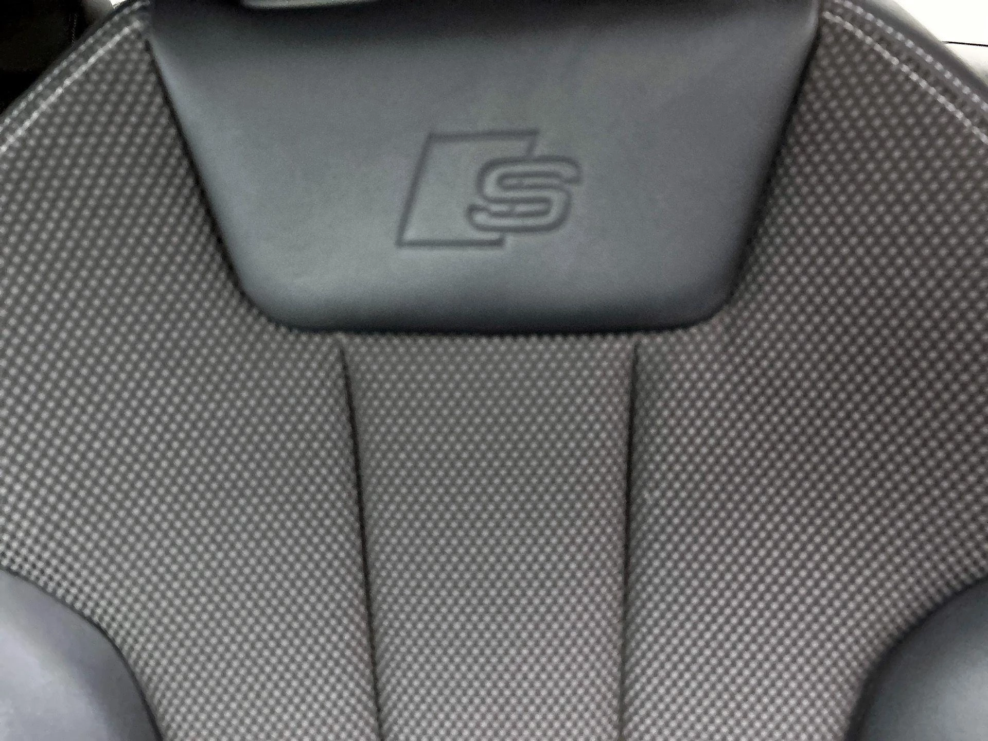 Audi A4 Limousine 40 TFSI quattro S edition
