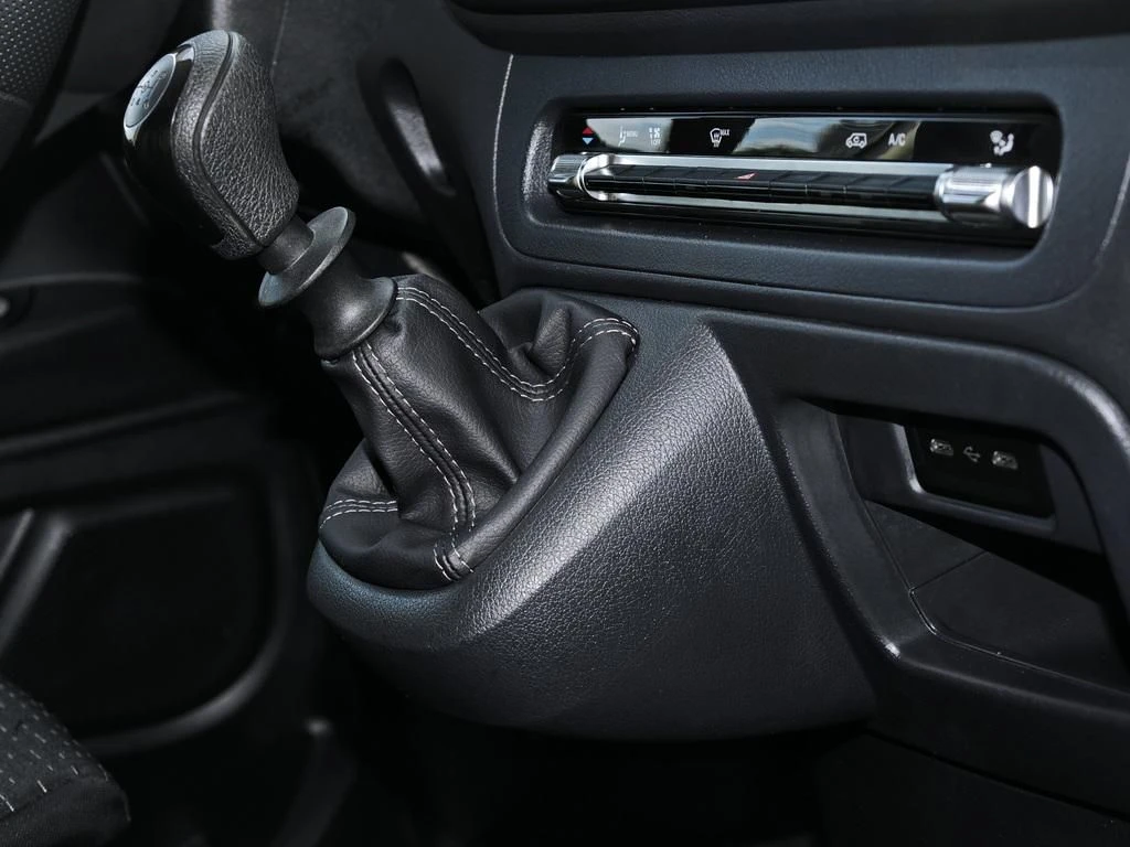 Mercedes-Benz-Vito 116-image-11