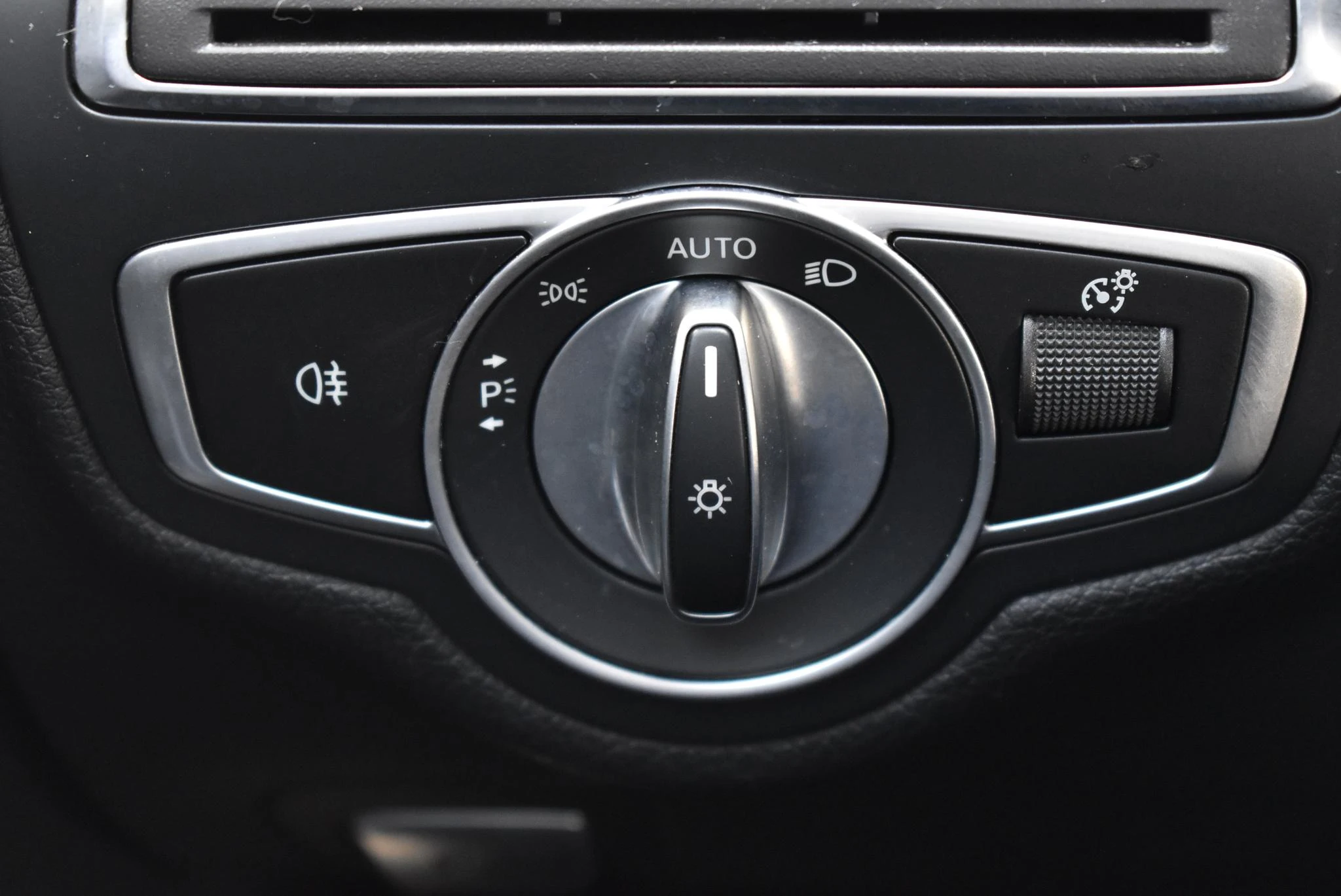Mercedes-Benz-C-Klasse-image-19
