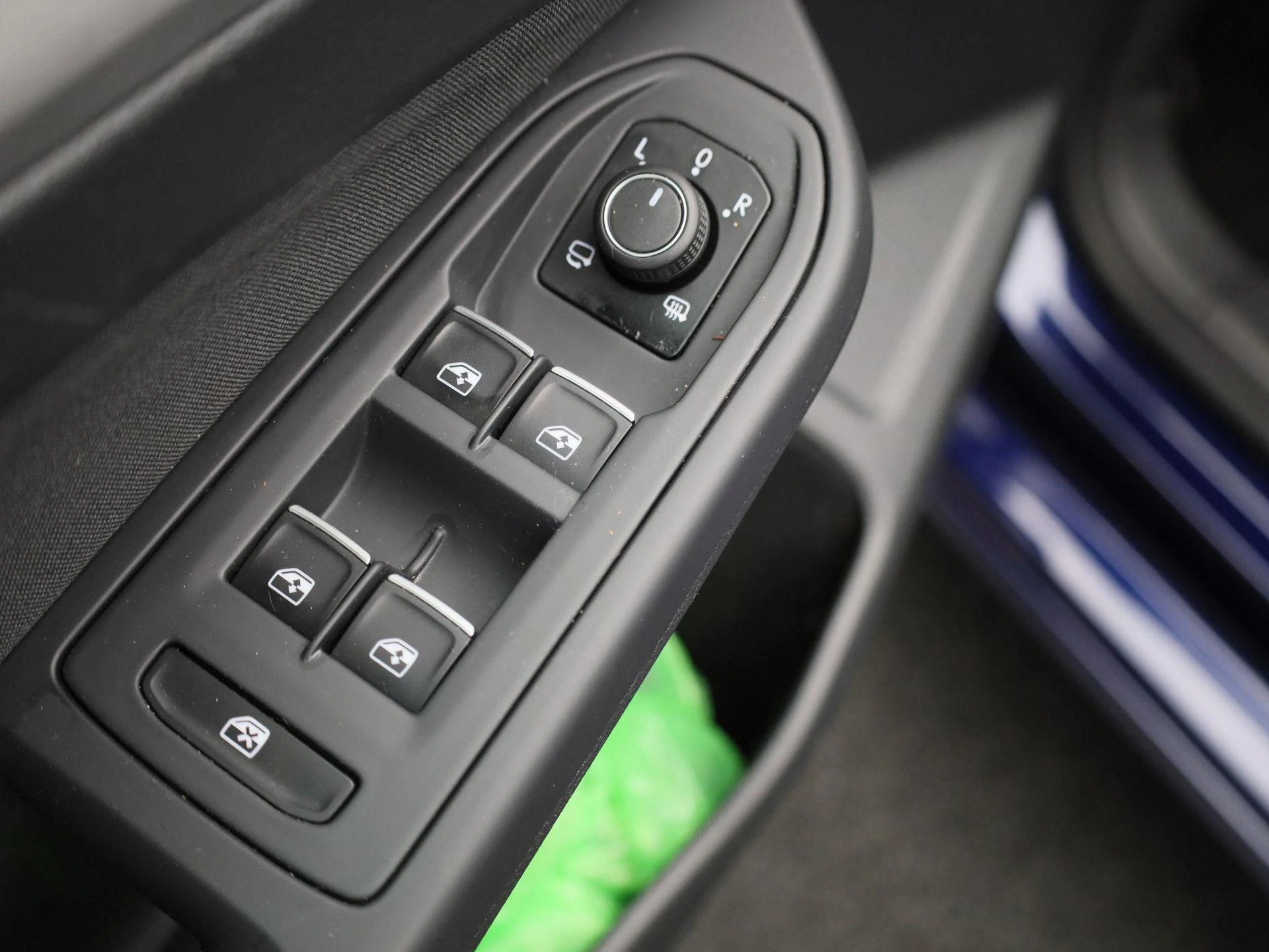 Volkswagen-Golf-image-29