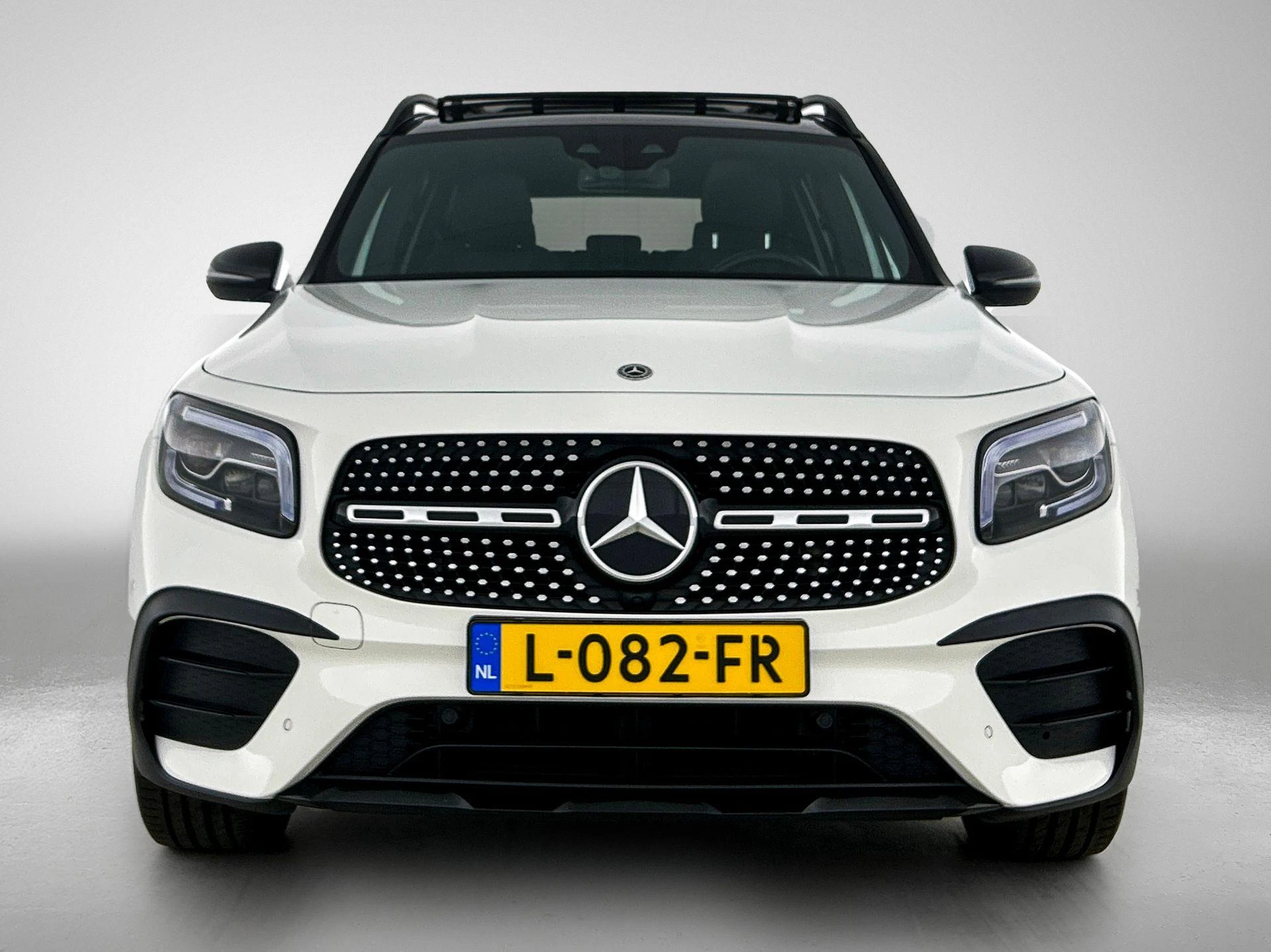 Mercedes-Benz-GLB-image-4