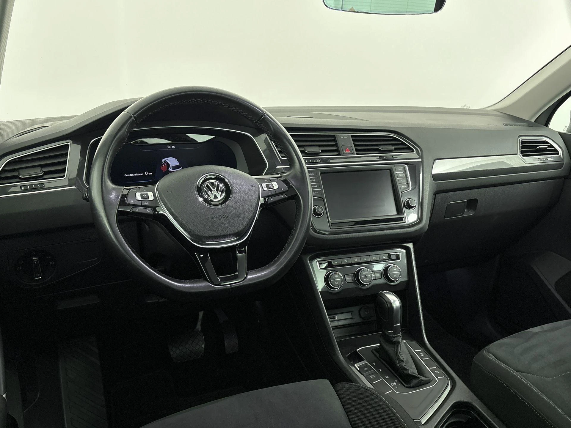 Volkswagen-Tiguan-image-19