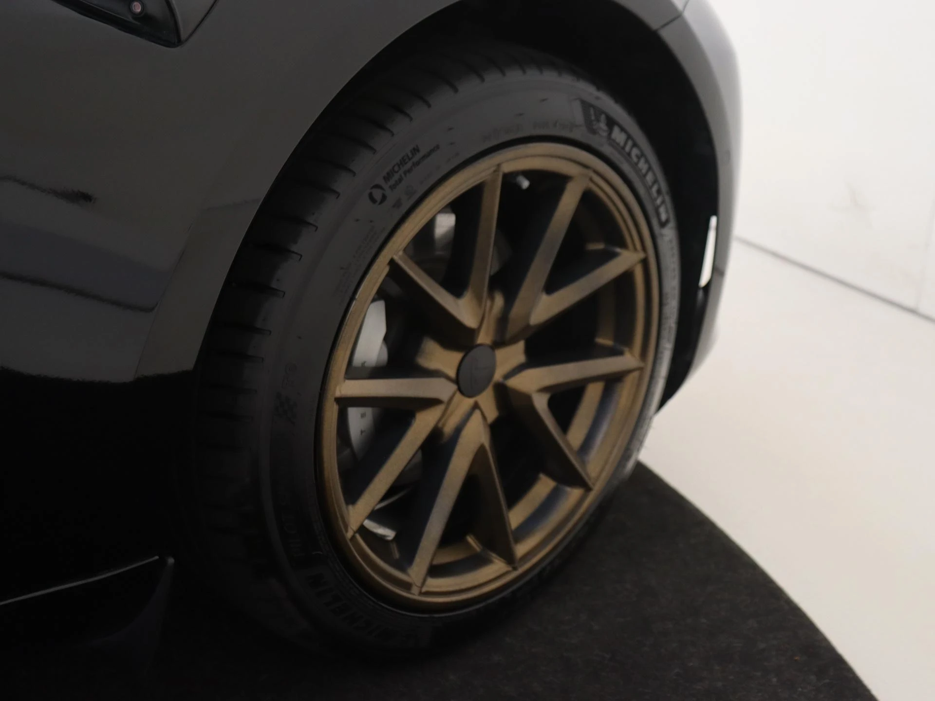 Tesla-Model 3-image-27