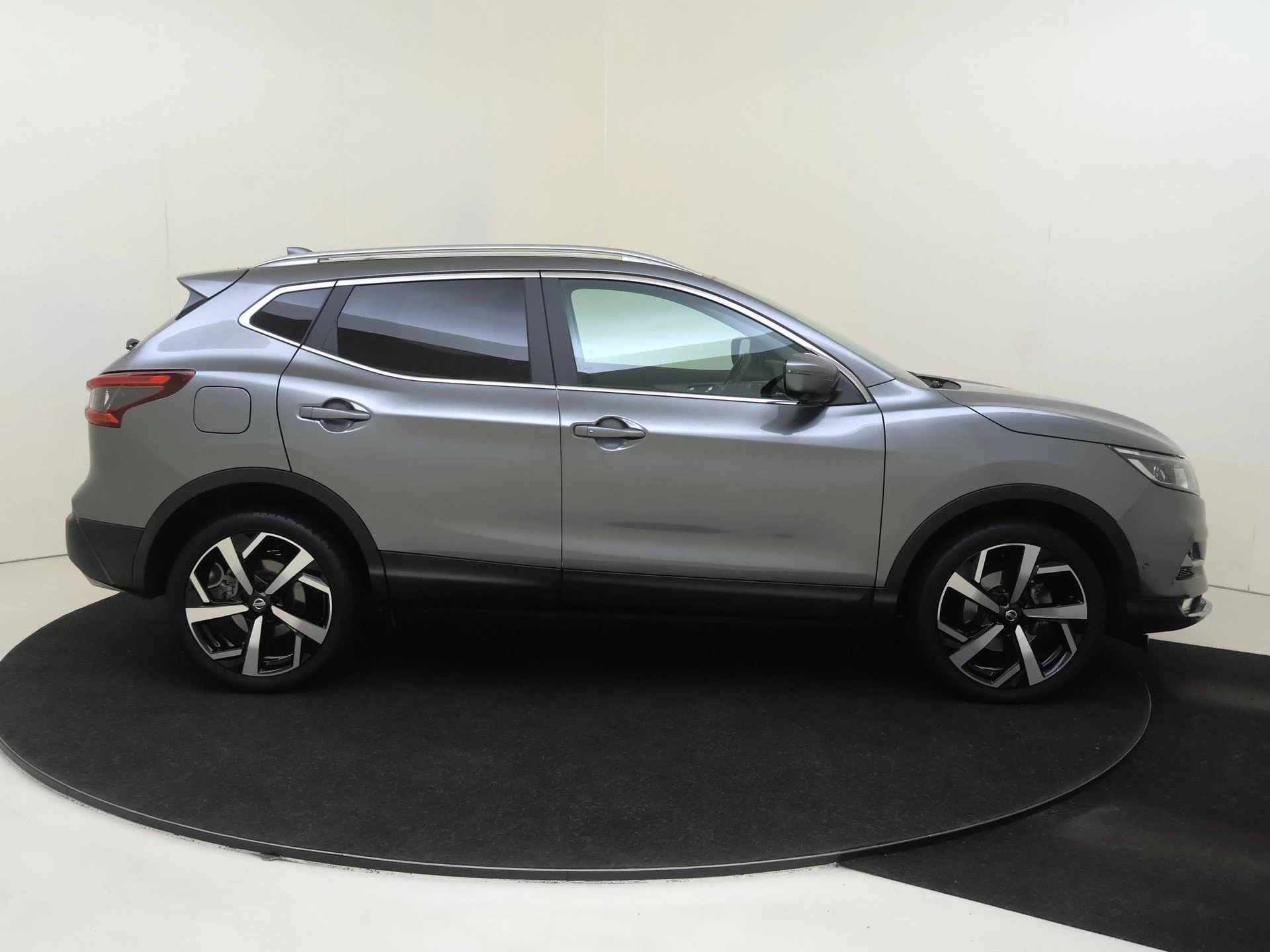 Nissan-QASHQAI-image-8
