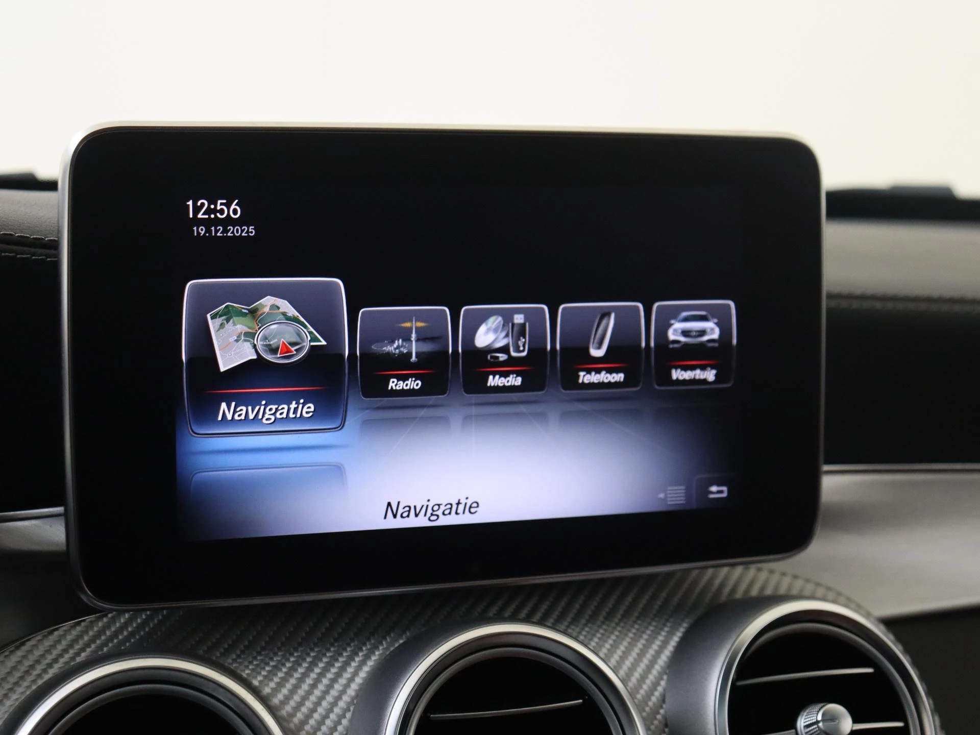Mercedes-Benz-C-Klasse-image-24