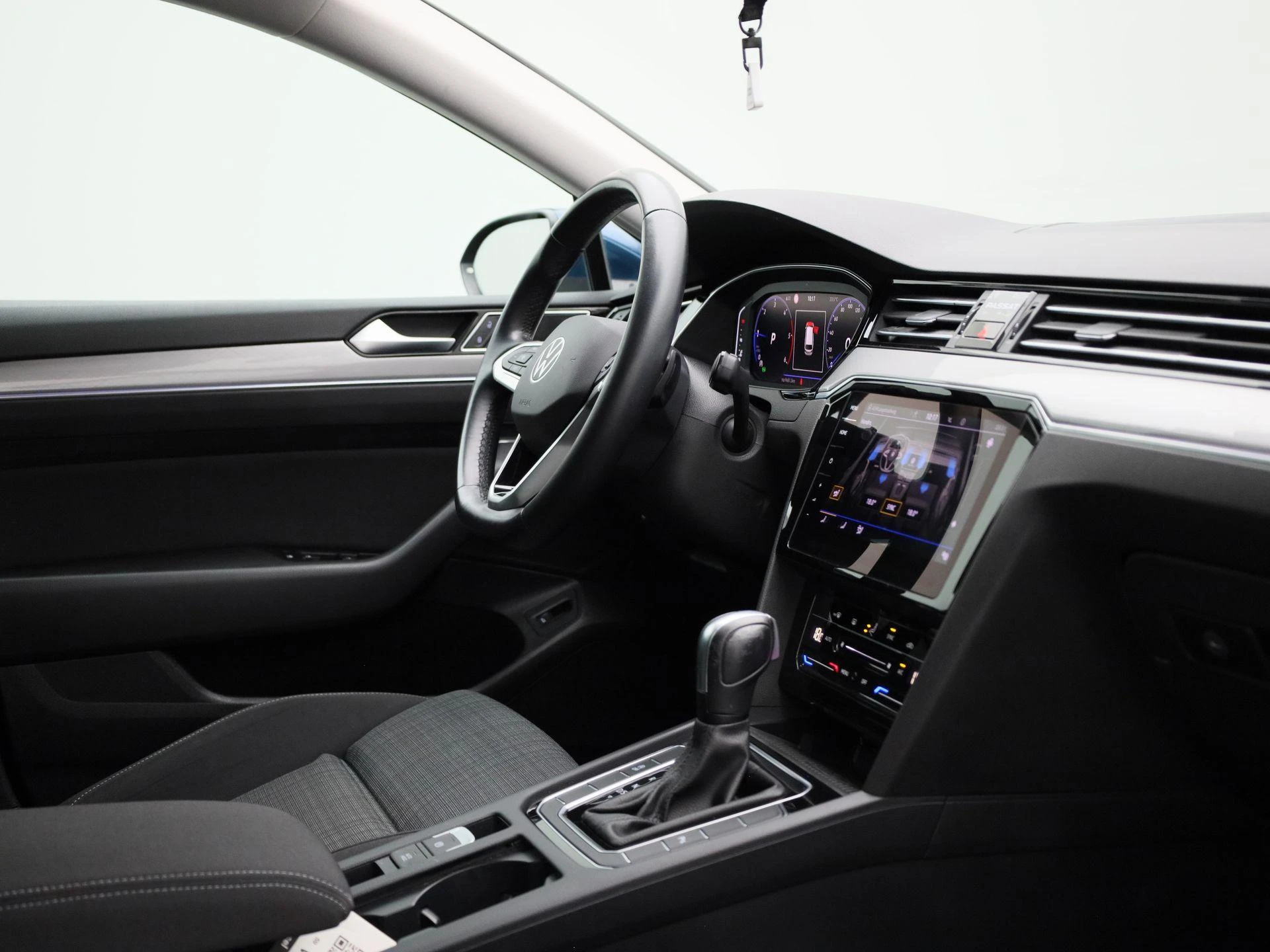 Volkswagen-Passat-image-31