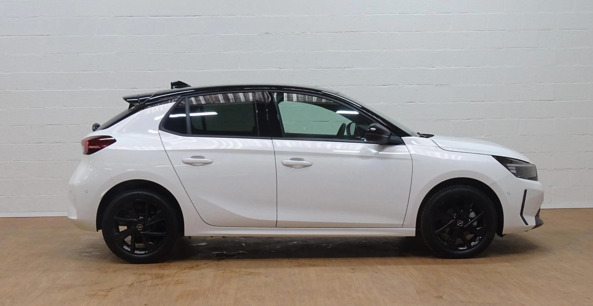 Opel Corsa 1.2 GS +gps+camera+park pilot