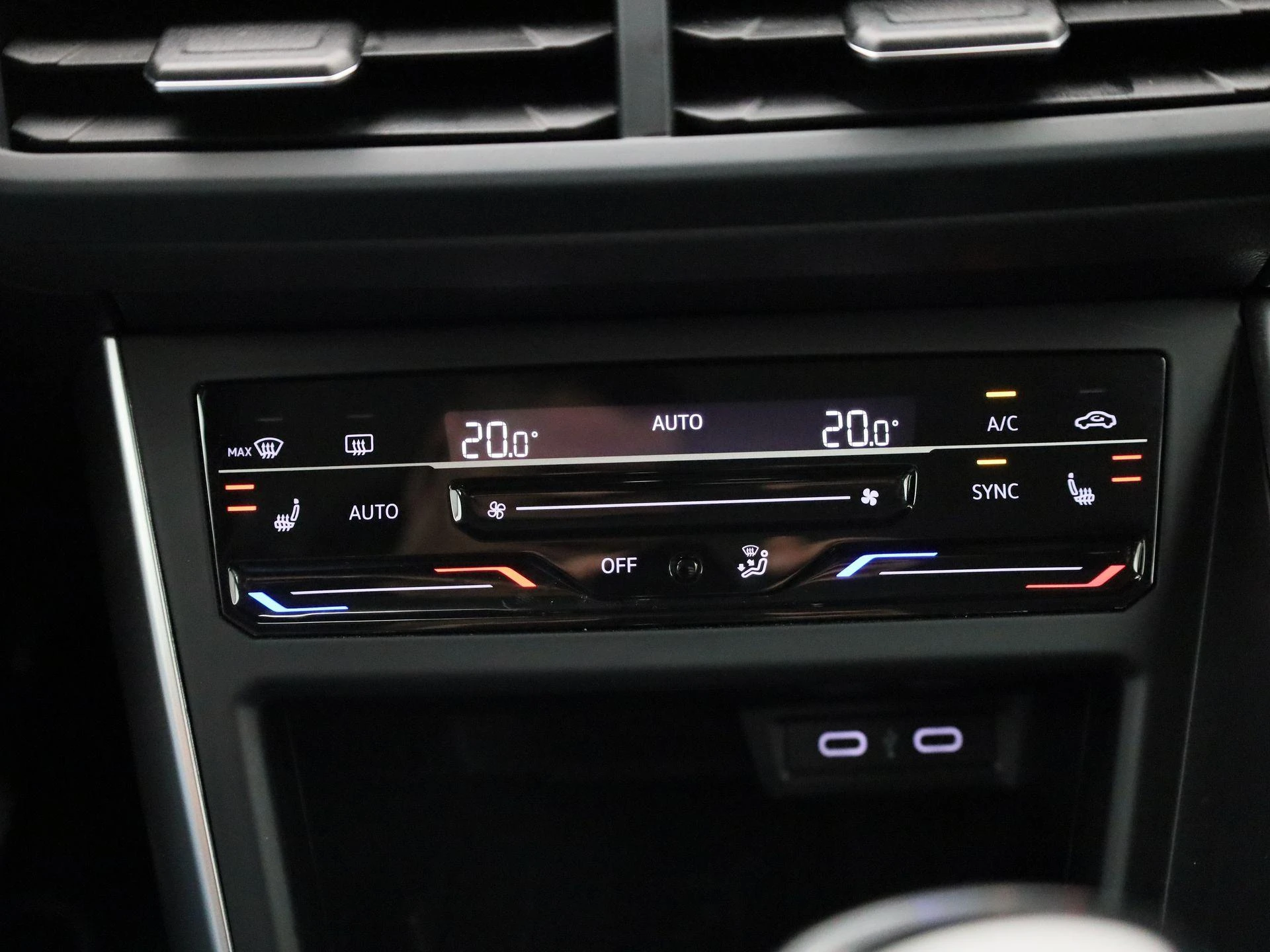 Volkswagen-Polo-image-16