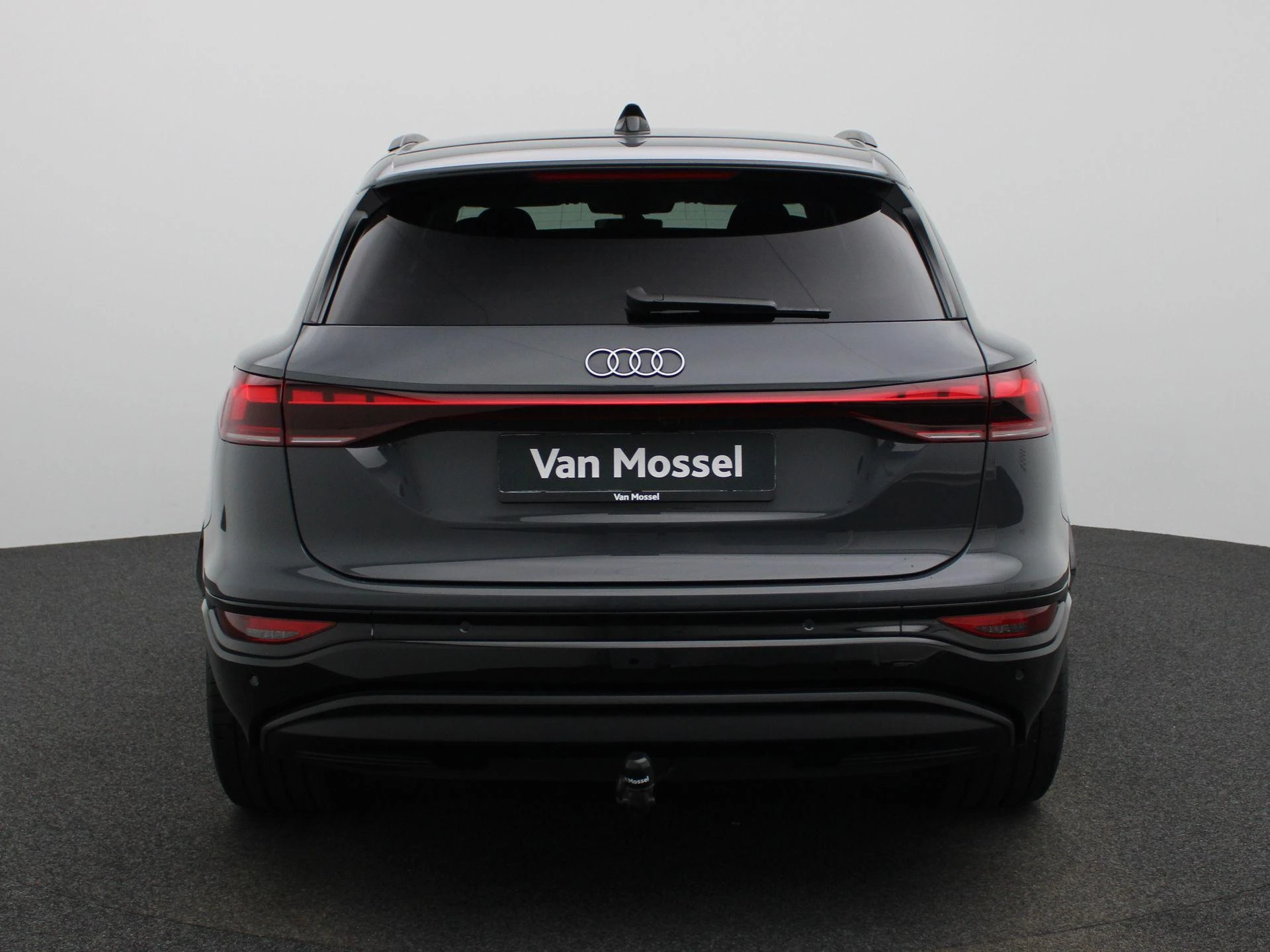 Audi-Q6 e-tron-image-4