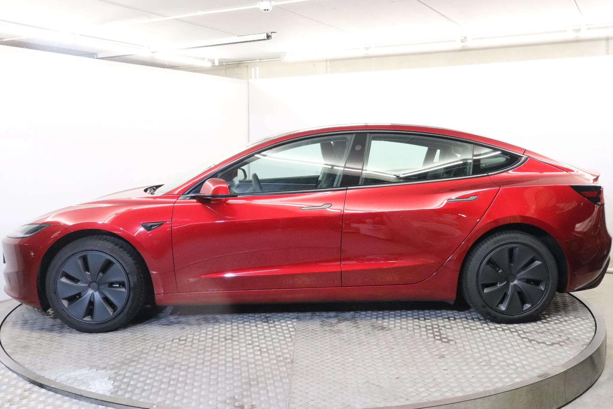 Tesla-Model 3-image-2