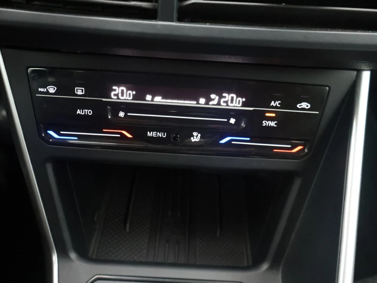 Volkswagen Taigo Taigo 1.0 TSI United 110PK *VIRTUAL COCKPIT*CAMERA*PDC*ACC*APP-CONNECT*BLTH*AIRCO*...*