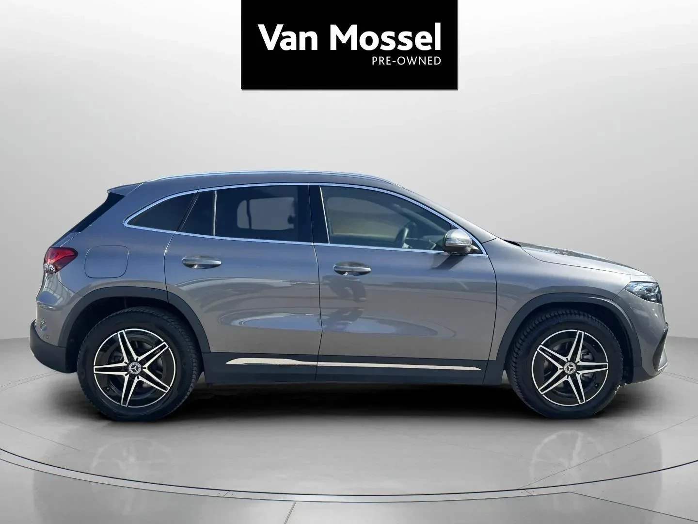 Mercedes-Benz-EQA-image-3