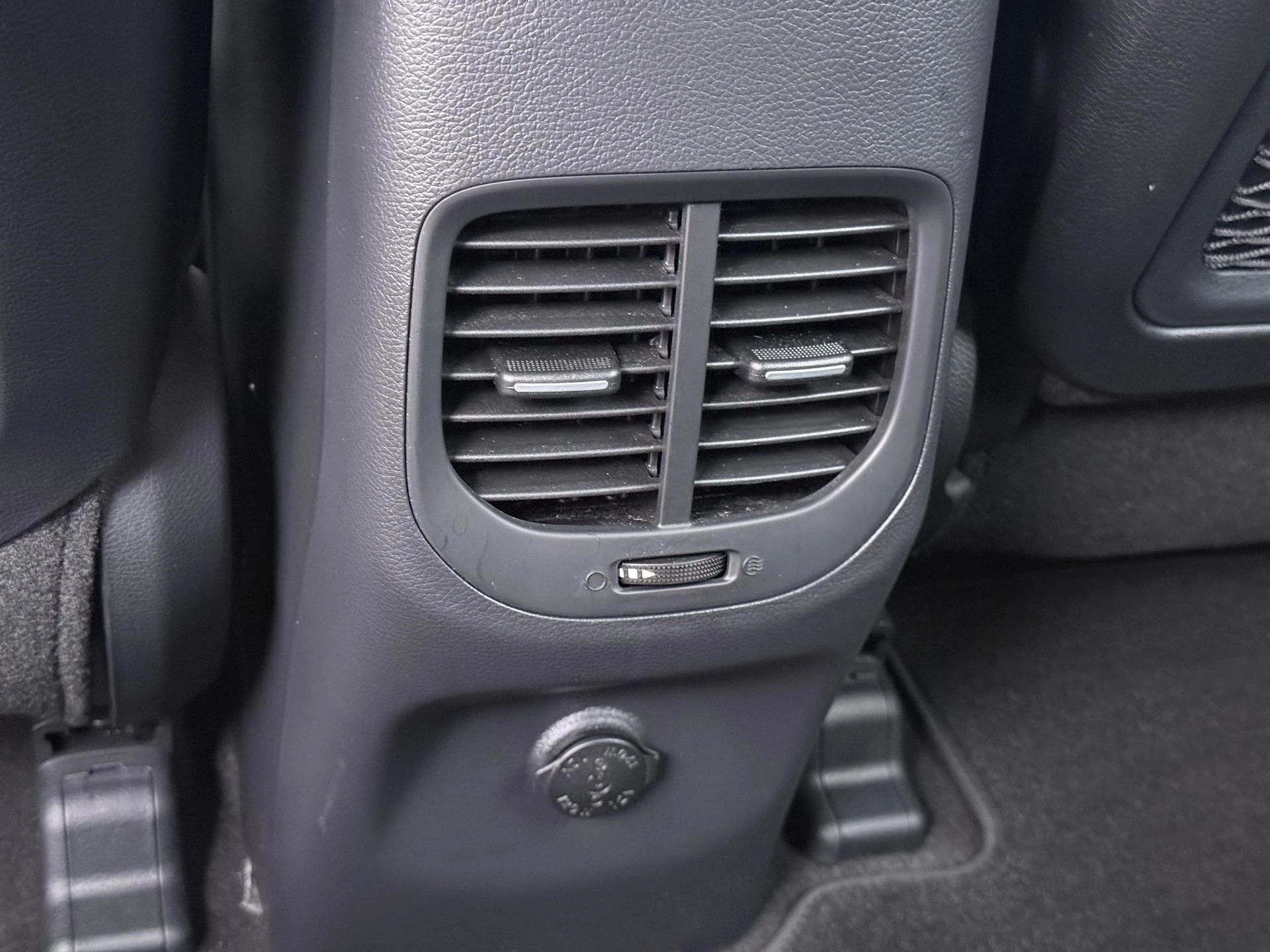 Kia-Carens-image-17