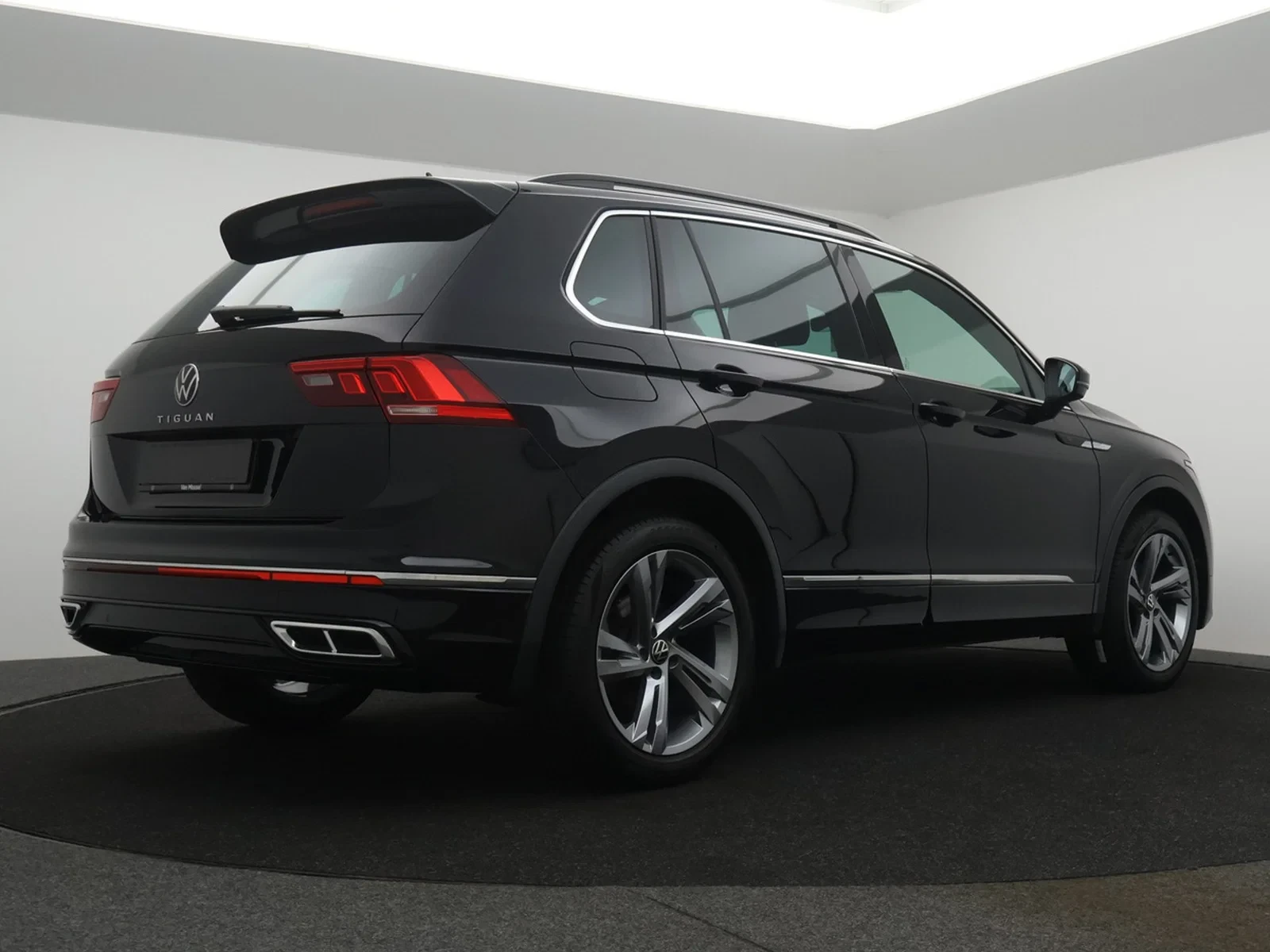 Volkswagen Tiguan Tiguan 1.5 TSI R-Line 150PK *AUTOMAAT*NAVI*BLTH*CRUISE*PDC*ZETELVERWARMING*SPORTSEATS*...