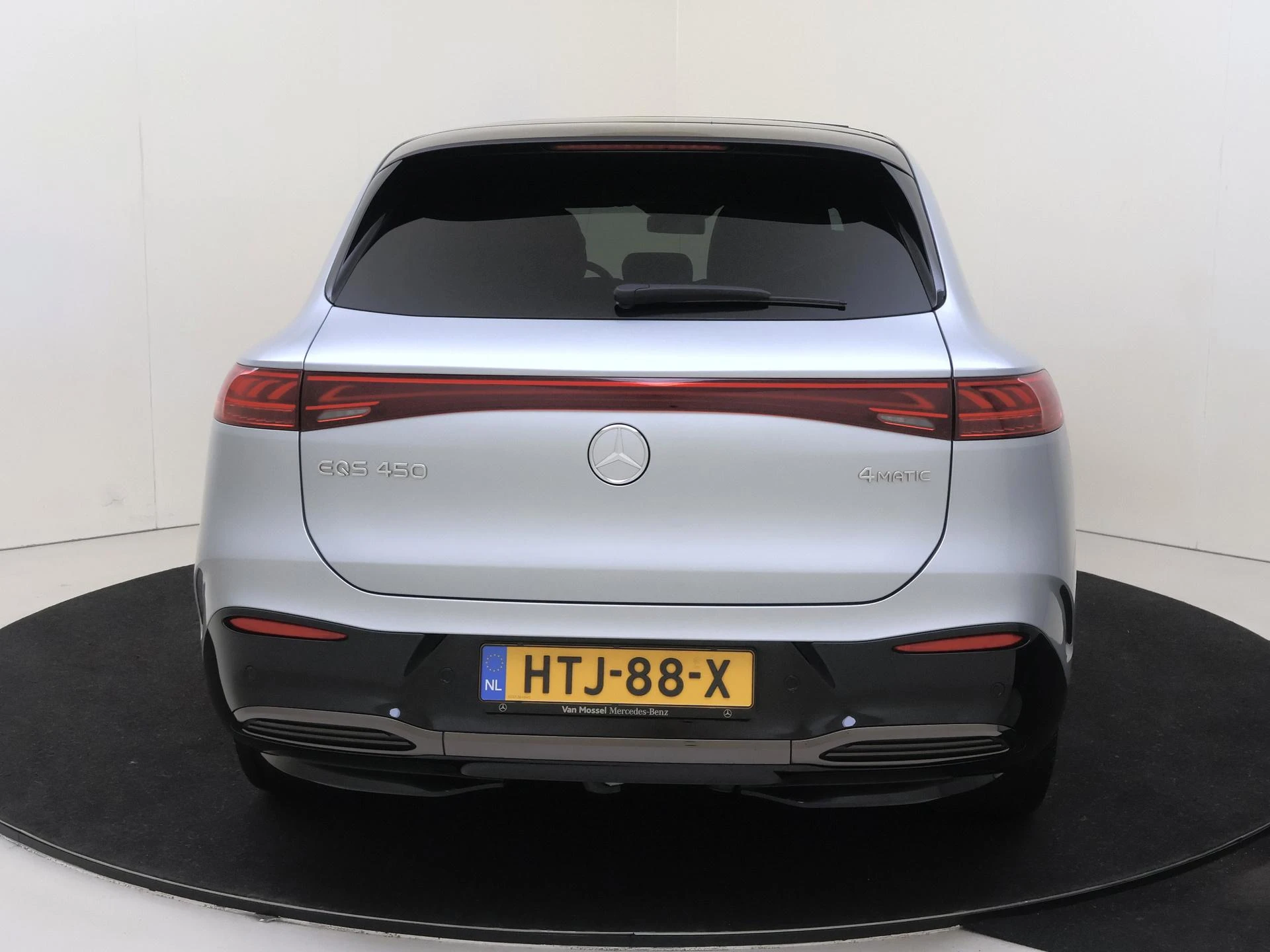 Mercedes-Benz-EQS-image-6