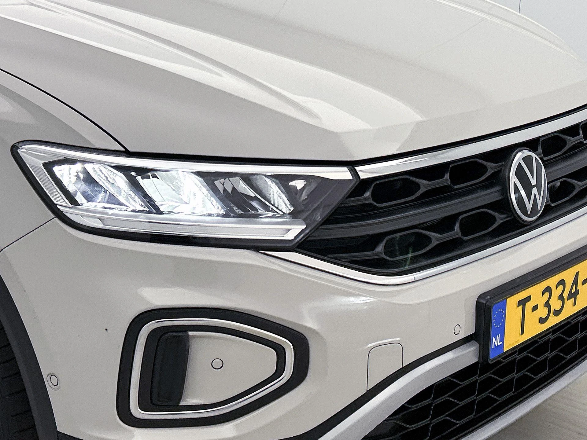 Volkswagen-T-Roc-image-30