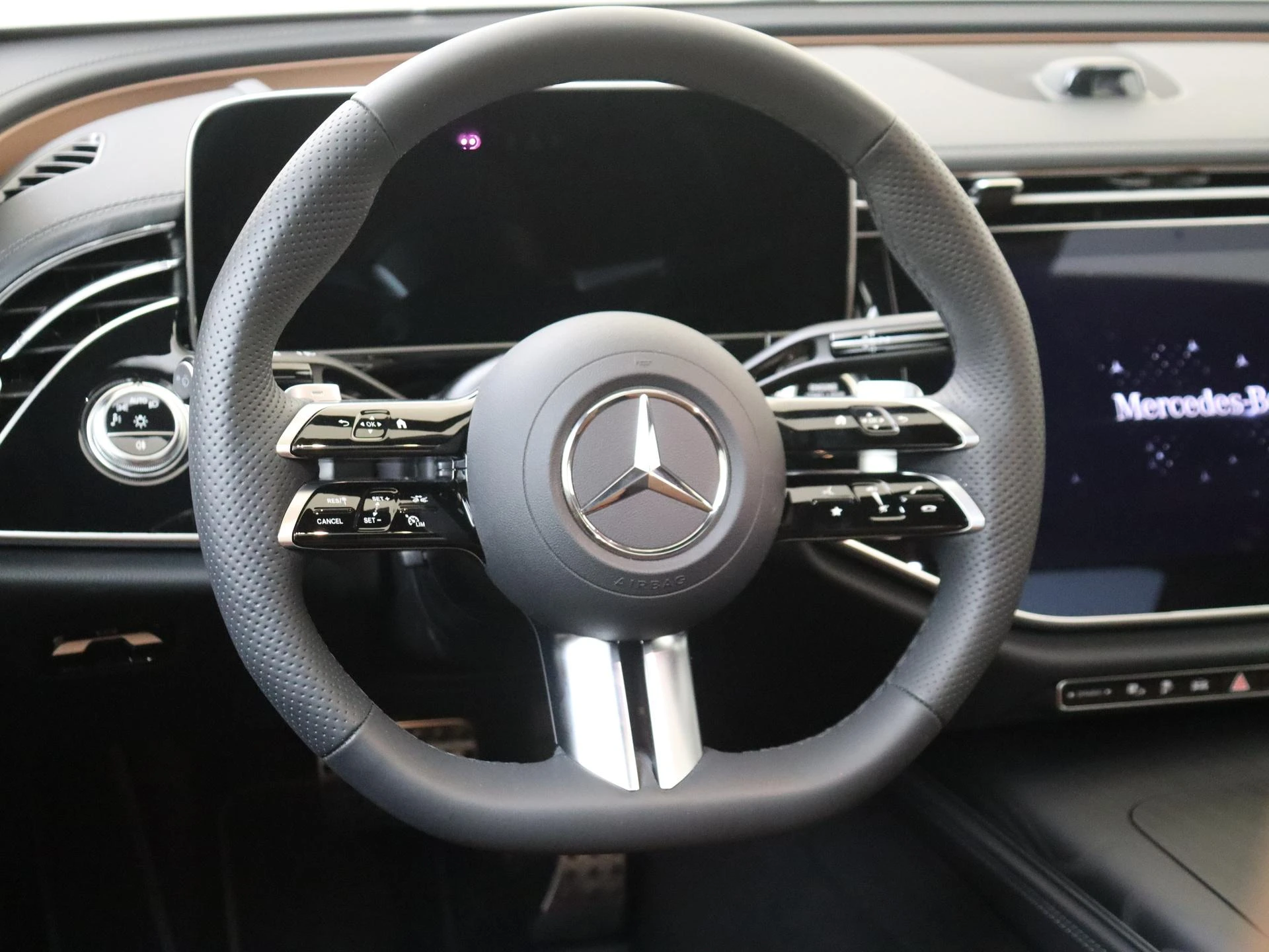 Mercedes-Benz-E-Klasse-image-9