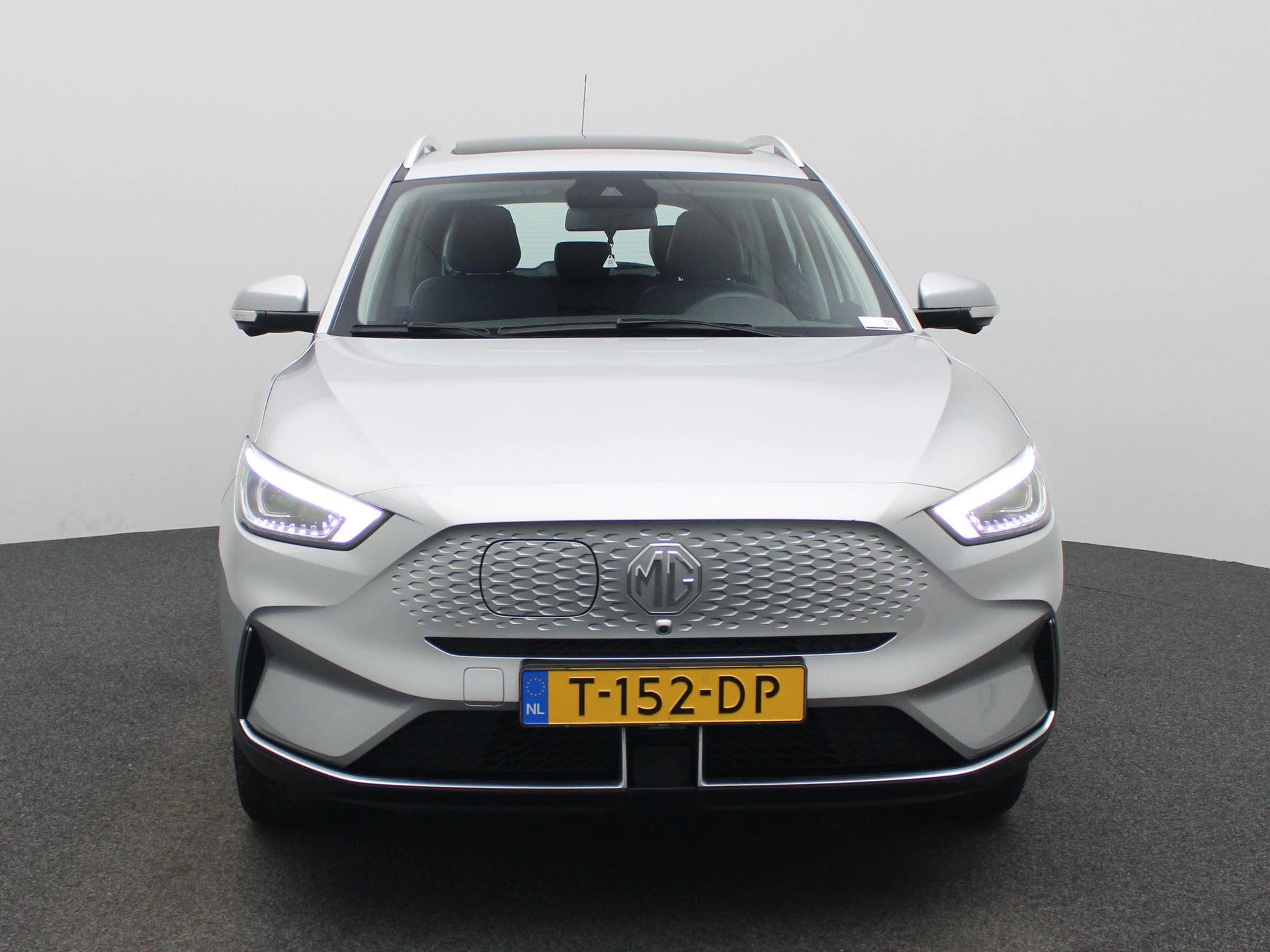 MG-ZS EV-image-3