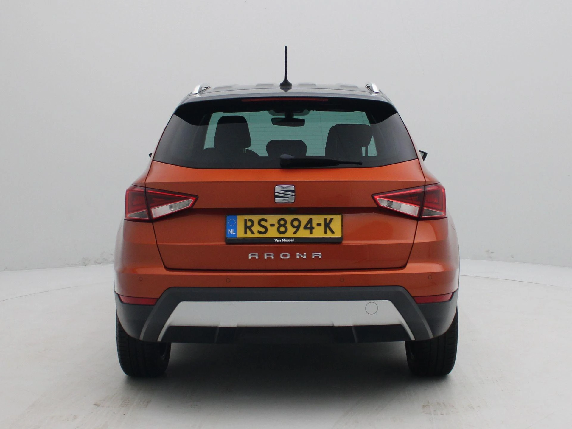 SEAT-Arona-image-4