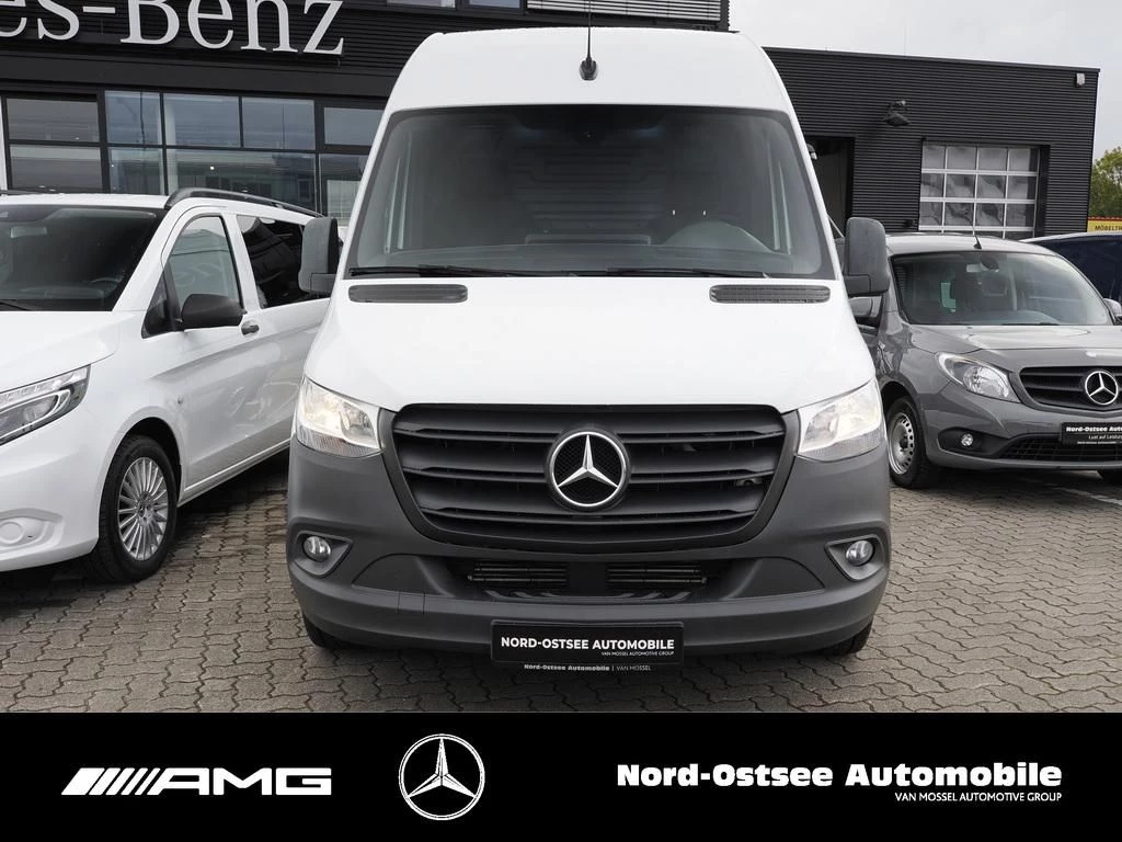 Mercedes-Benz-Sprinter-image-1