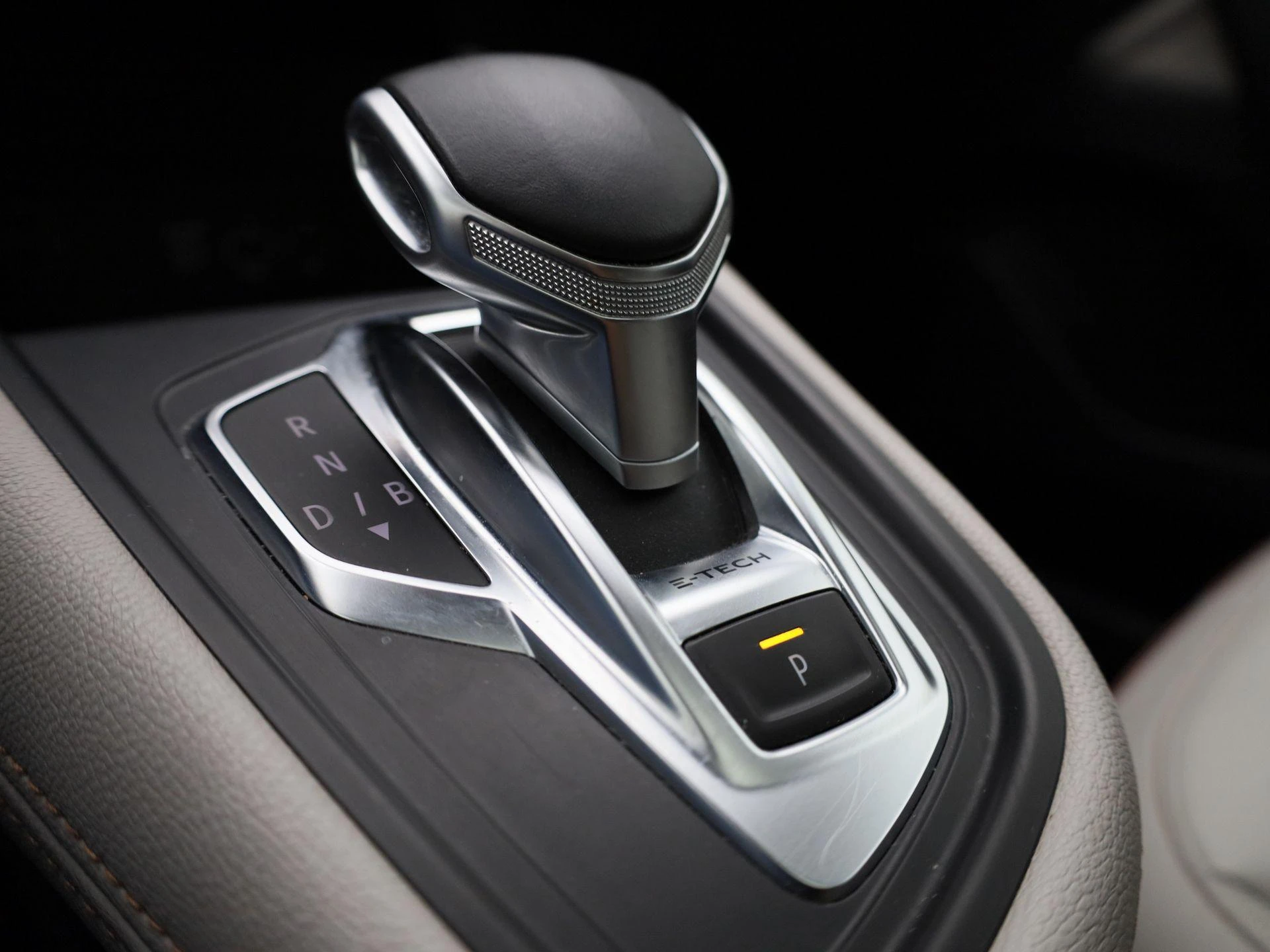 Renault Captur 1.6 E-Tech Plug-in Hybrid Initiale Paris 160PK