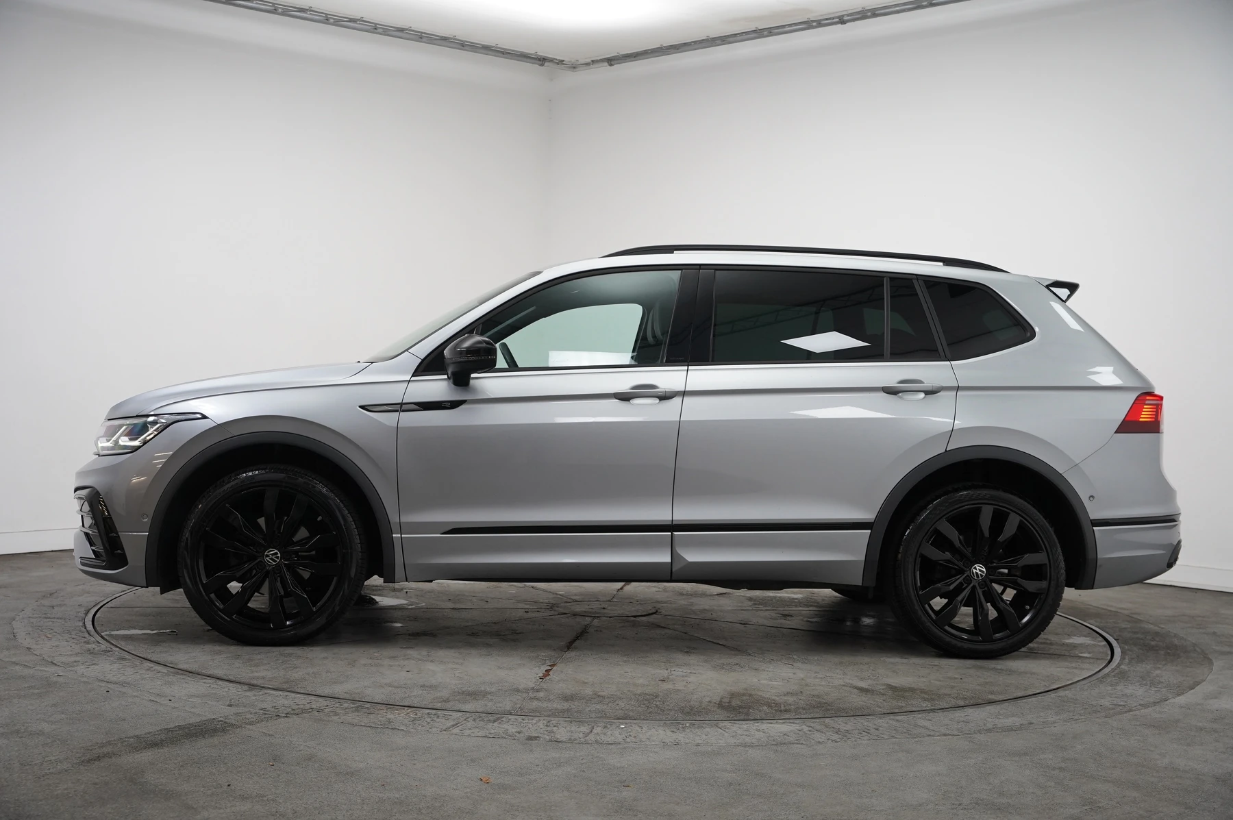 Volkswagen-Tiguan Allspace-image-14