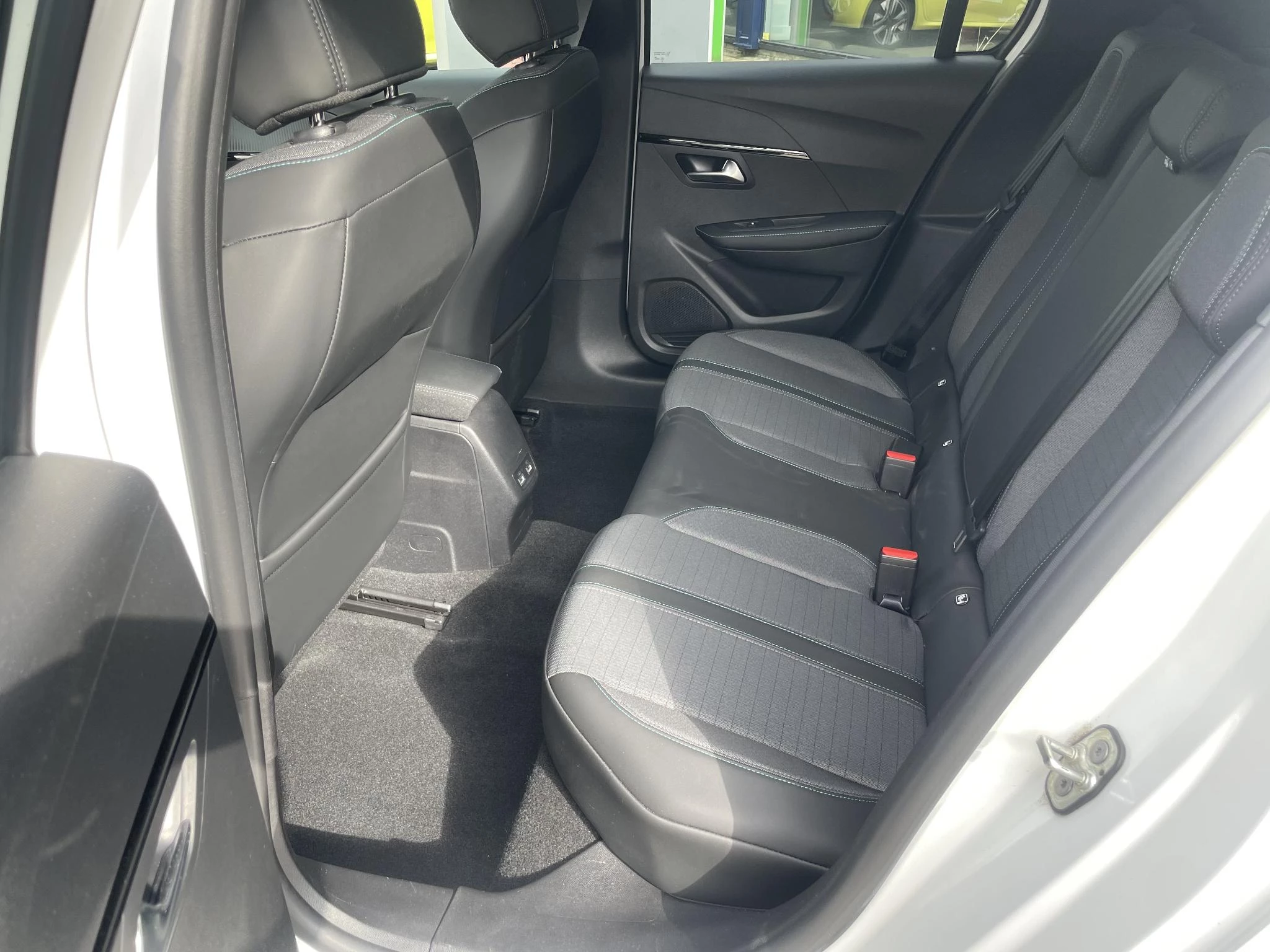 Peugeot-208-image-16