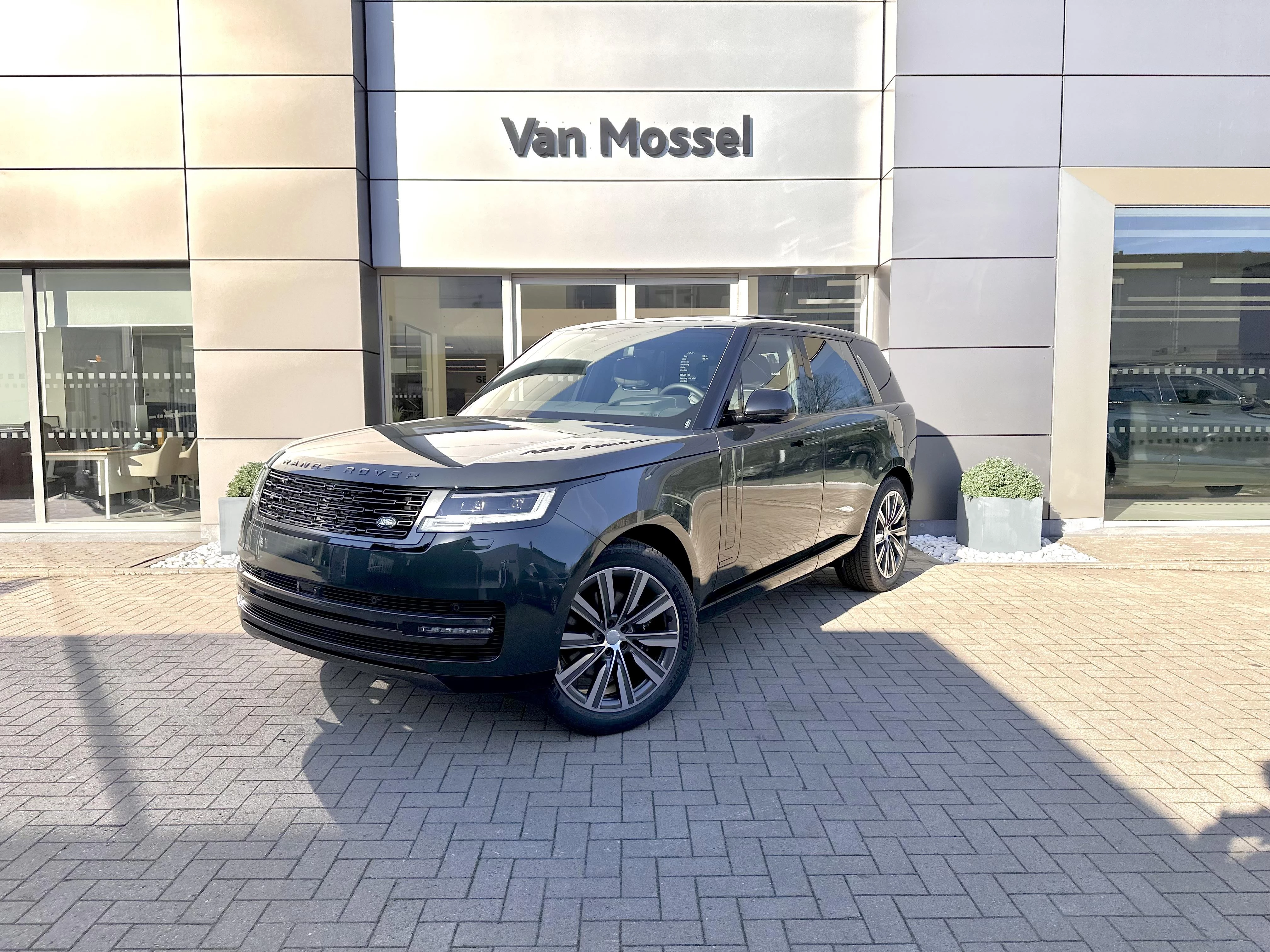 Land Rover-Range Rover-image-0