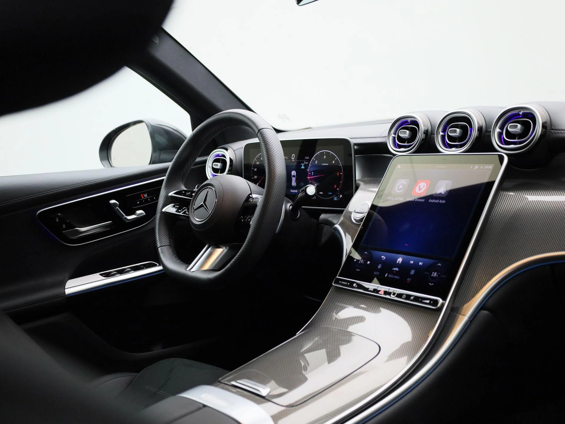 Mercedes-Benz-GLC-image-37