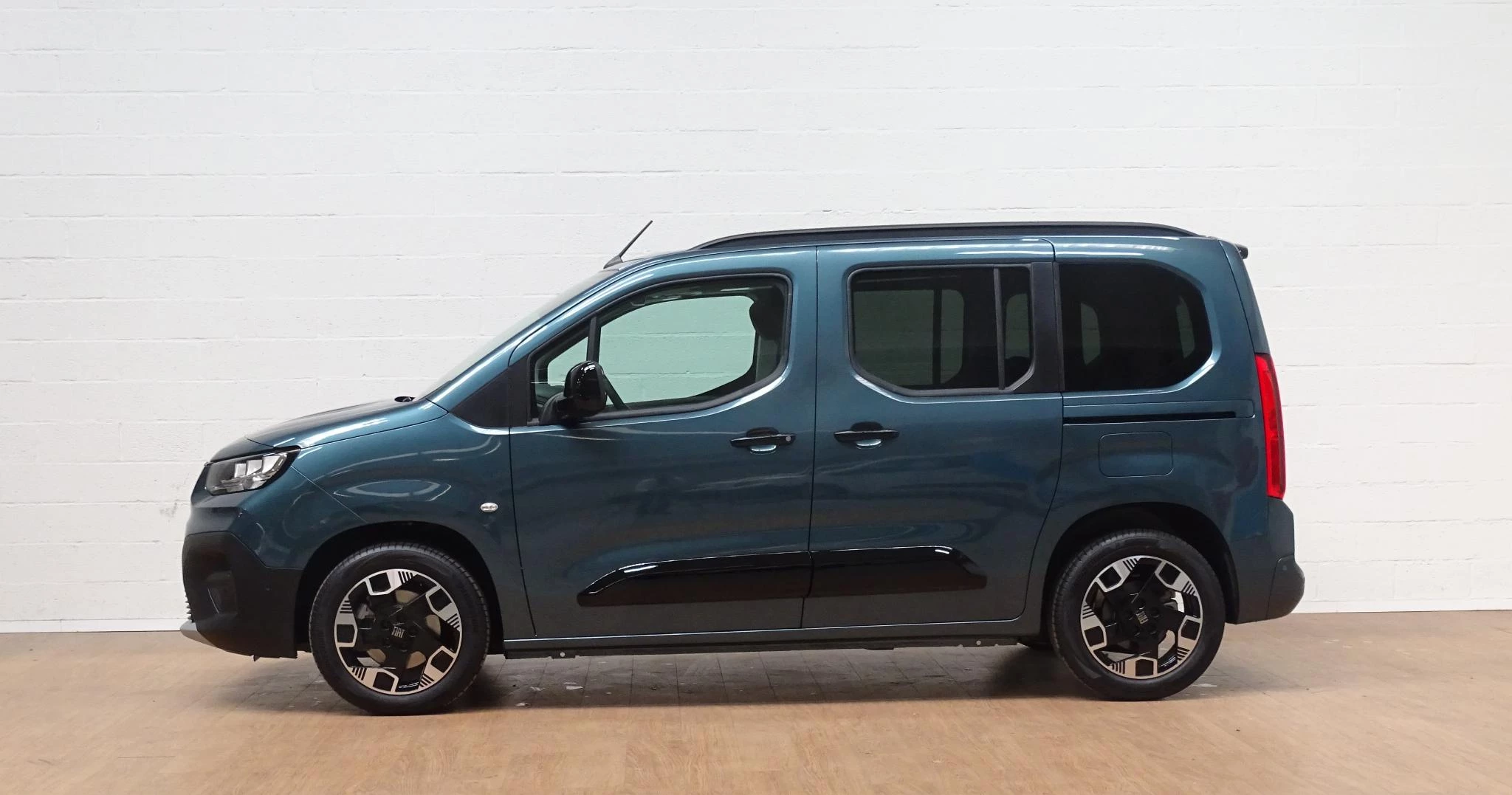 Fiat Qubo 1.2T +gps+camera+park pilot +magic top