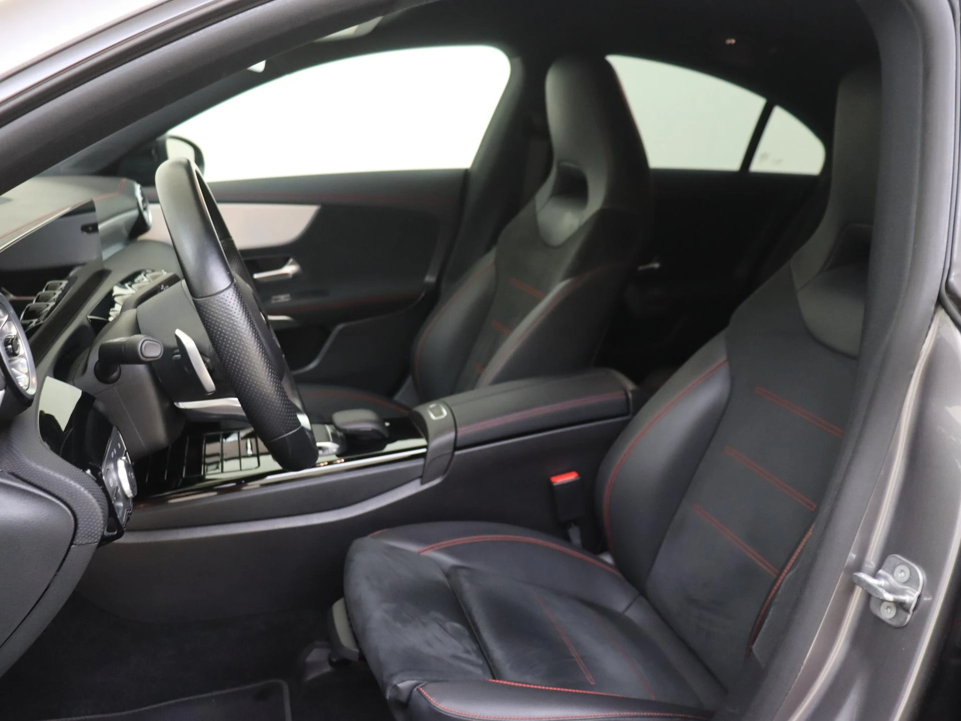 Mercedes-Benz-CLA-image-14