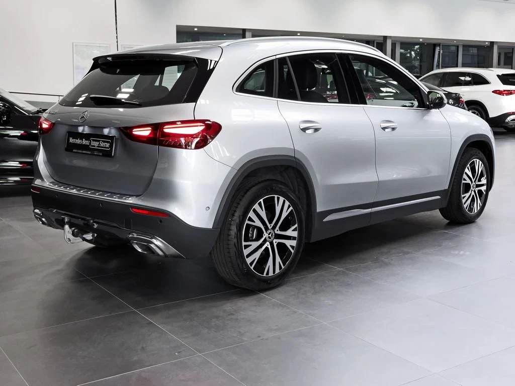 Mercedes-Benz-GLA 200 d-image-4