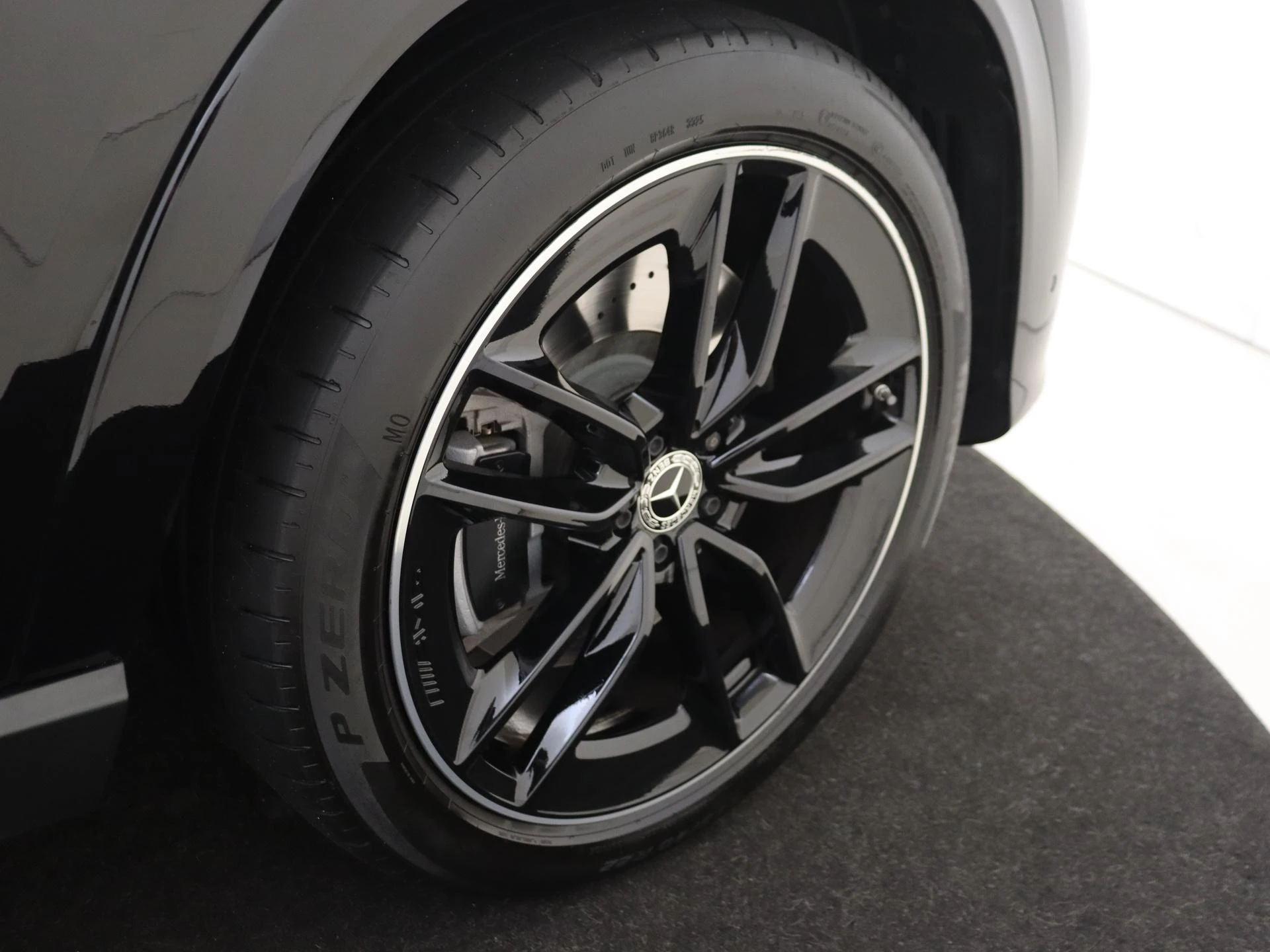 Mercedes-Benz-GLE-image-32