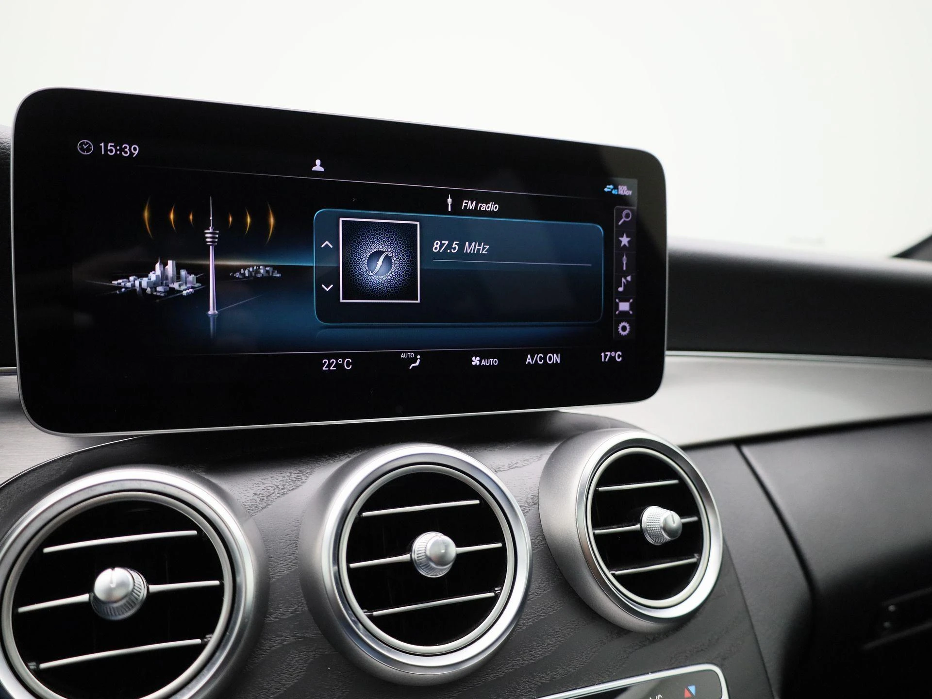 Mercedes-Benz-C-Klasse-image-17