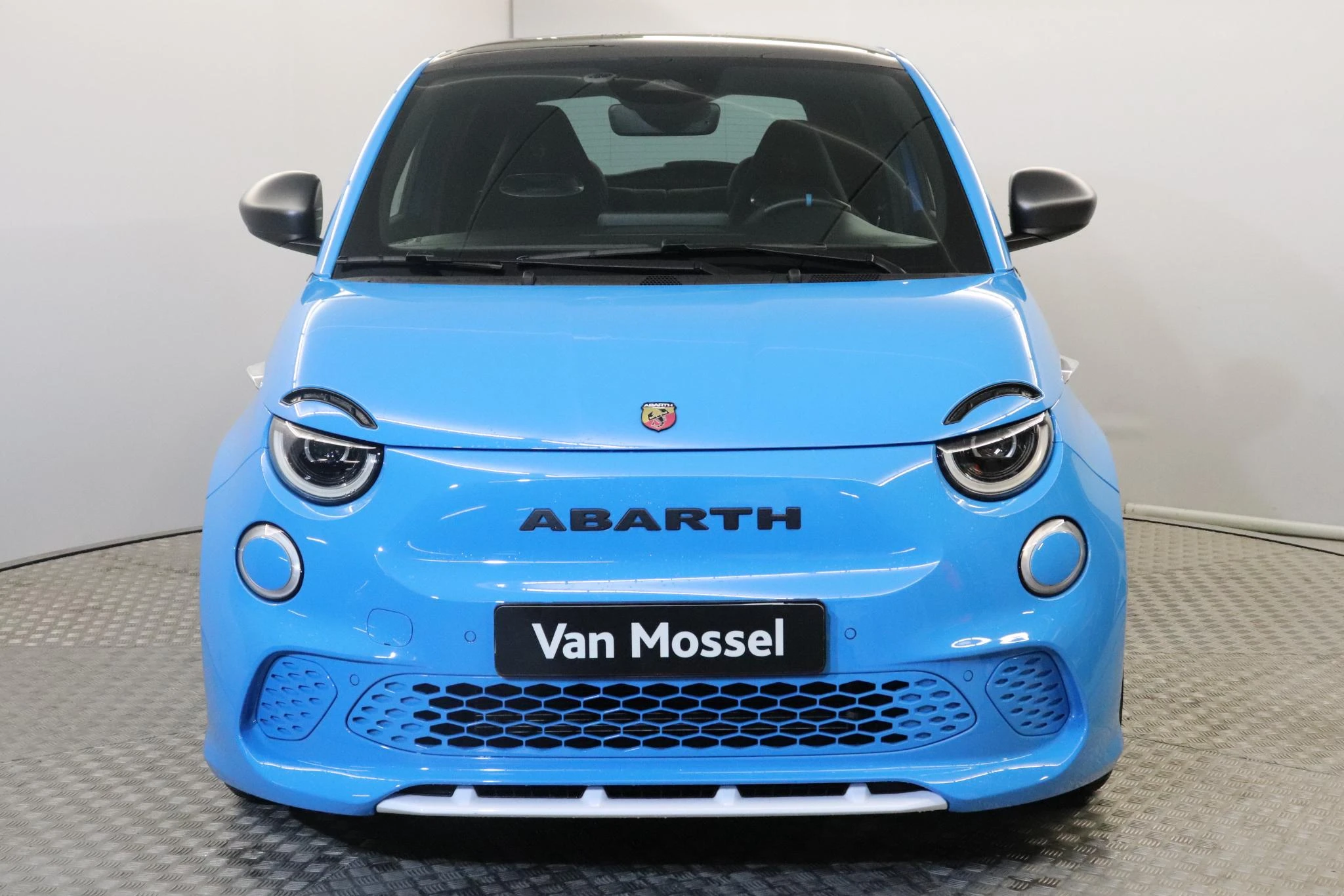 Abarth-500e-image-1
