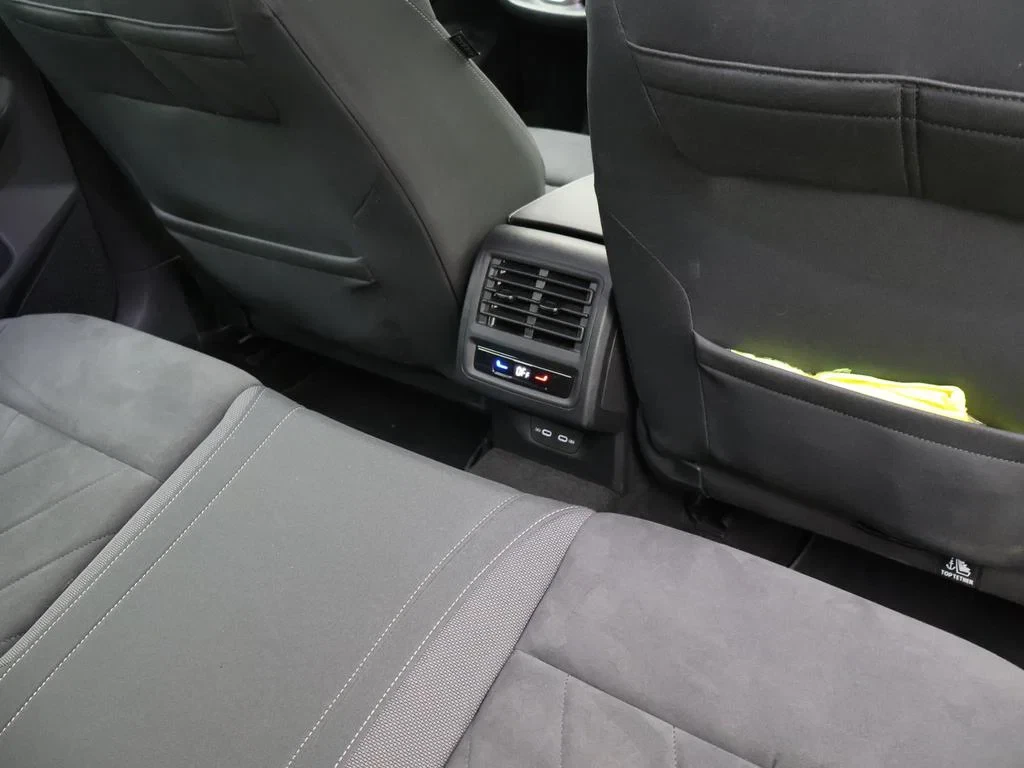 Volkswagen-Golf-image-12