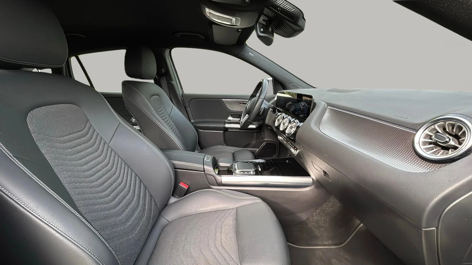 Mercedes-Benz-EQA-image-8