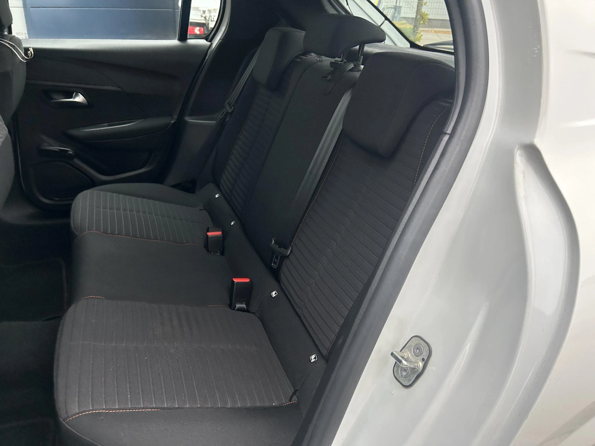 Peugeot-208-image-19